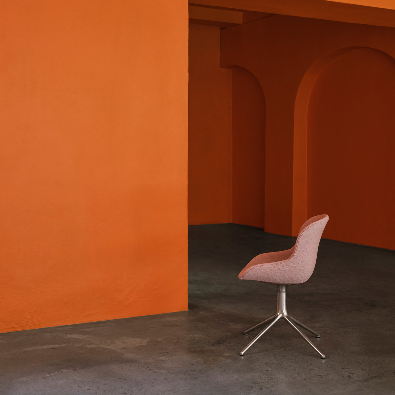 Hyg 4 Legs Swivel Chair: Fully Upholstered
