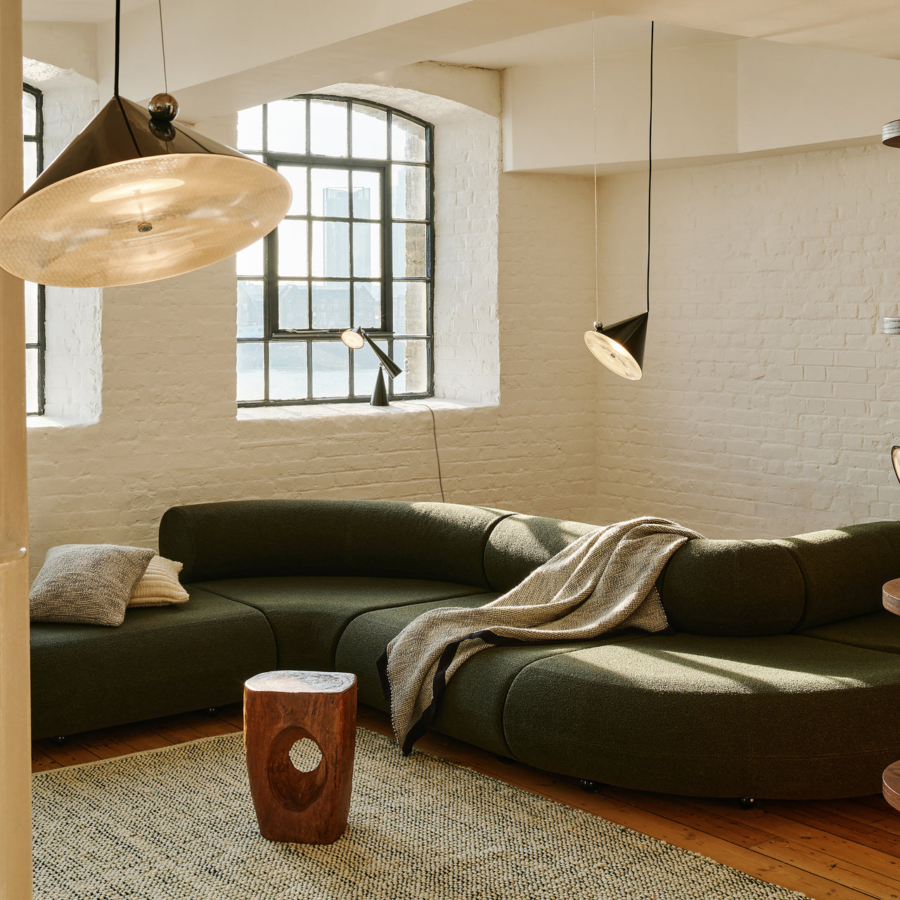 Pose Surface Wall Lamp