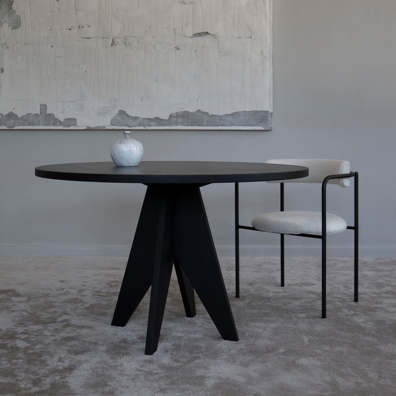 Pose Round Dining Table