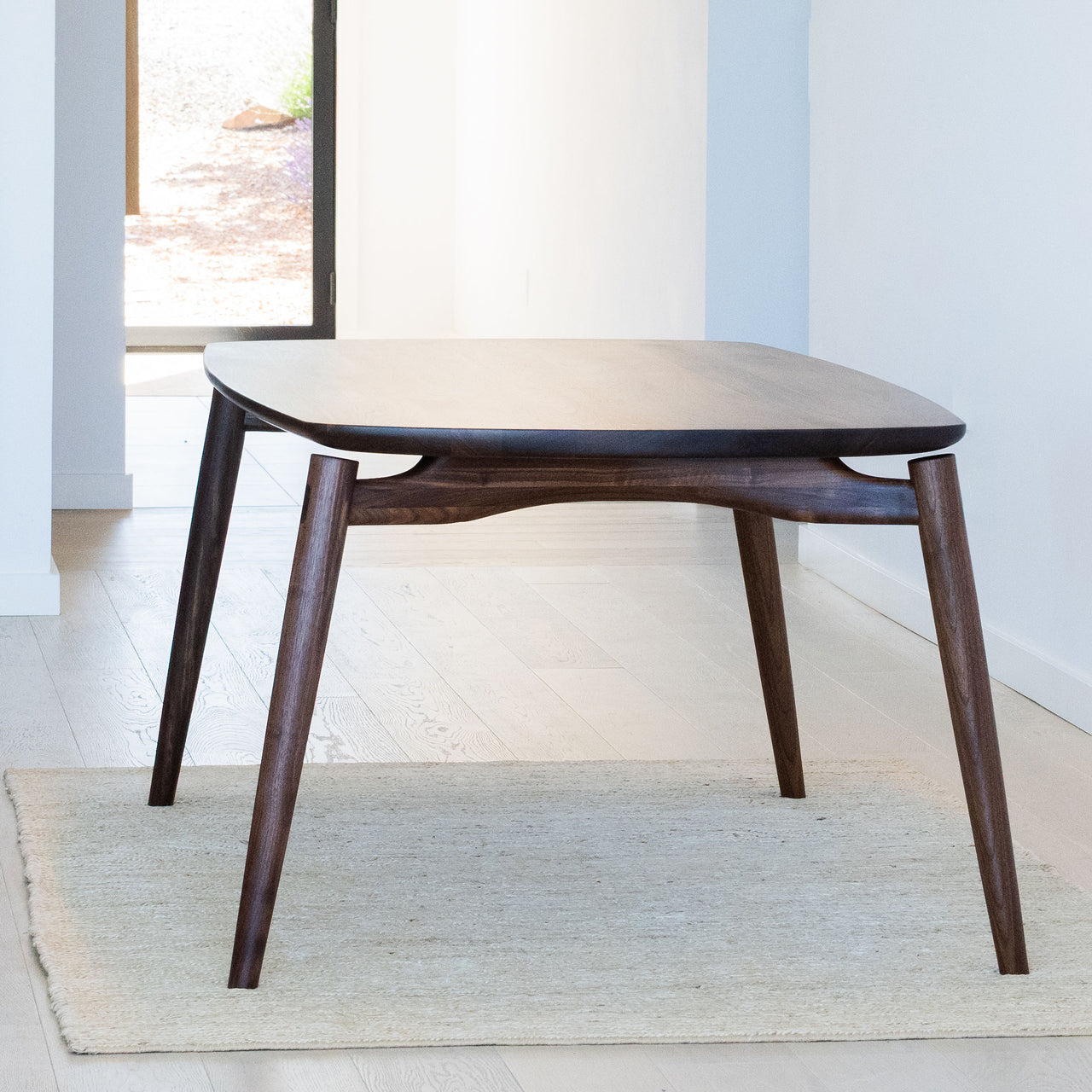 Fjoon Dining Table
