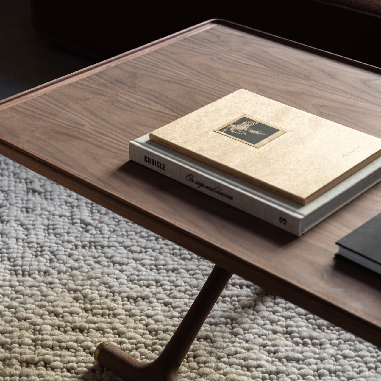 Jager Lounge Table: Collapsible