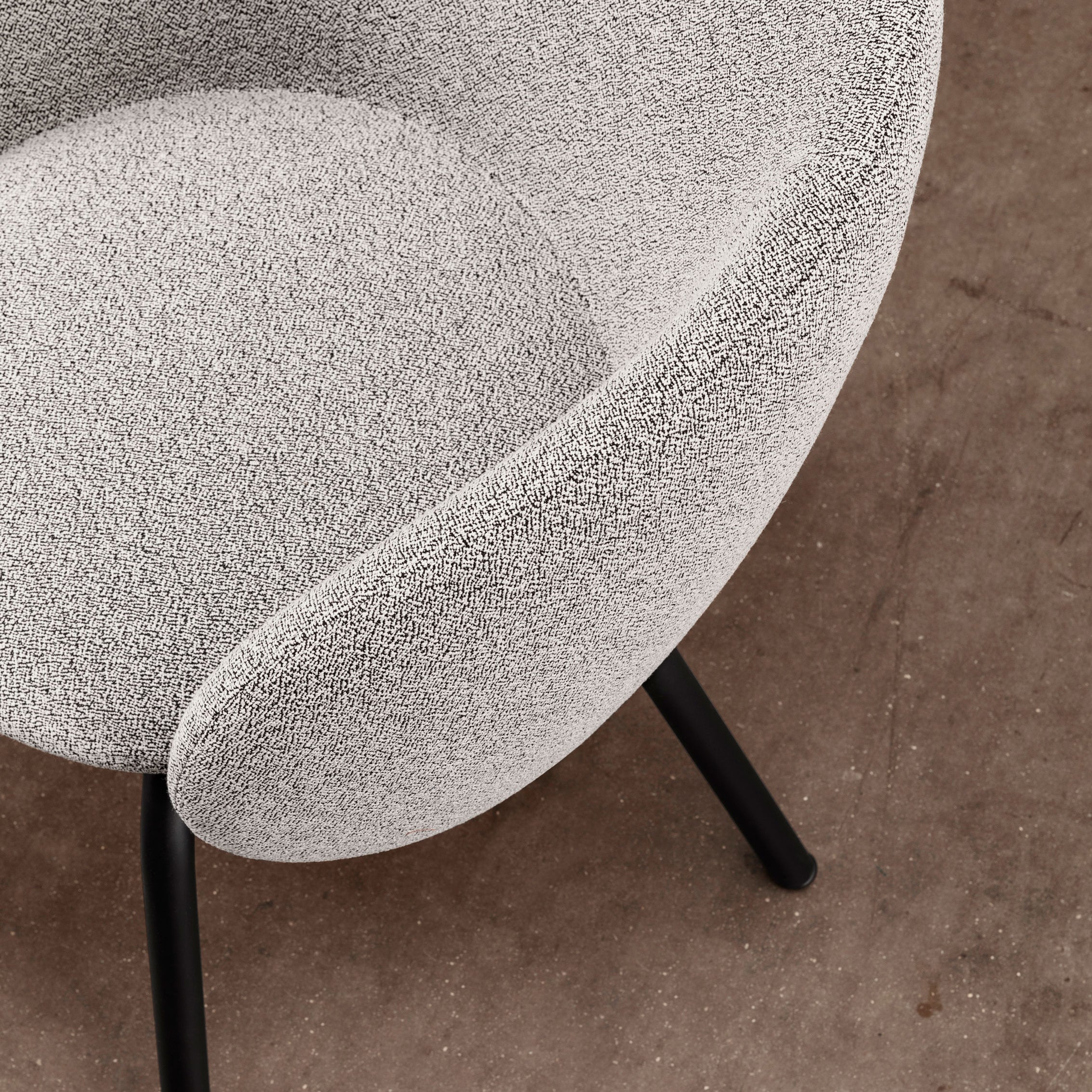 Nebula Tube Chair: Steel Base
