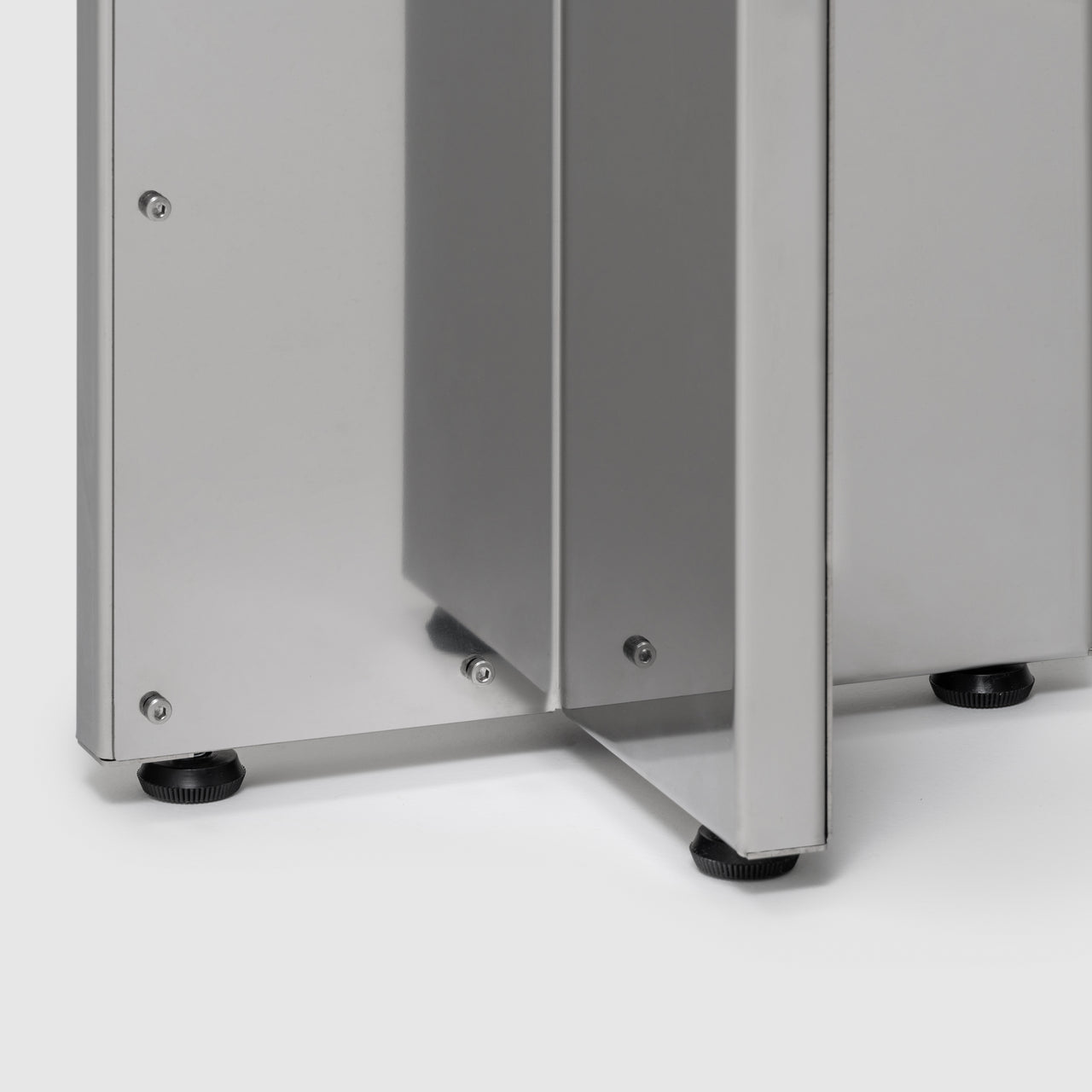 NM22 Stool