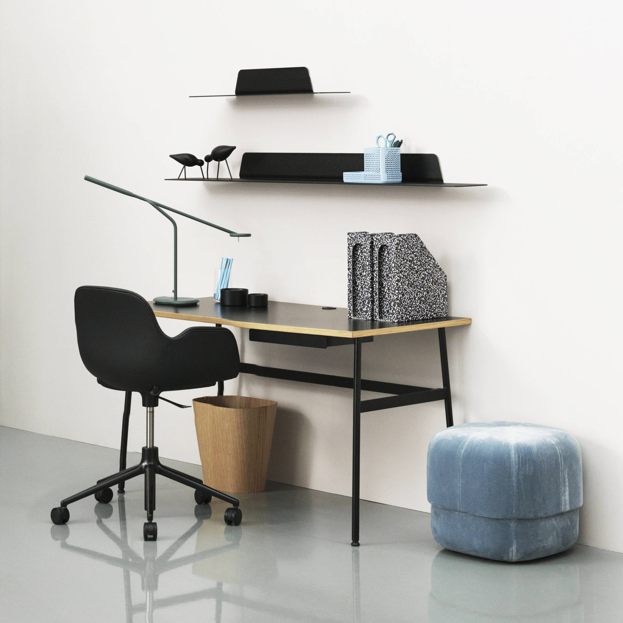Form Armchair: Swivel 5W Gaslift Upholstered