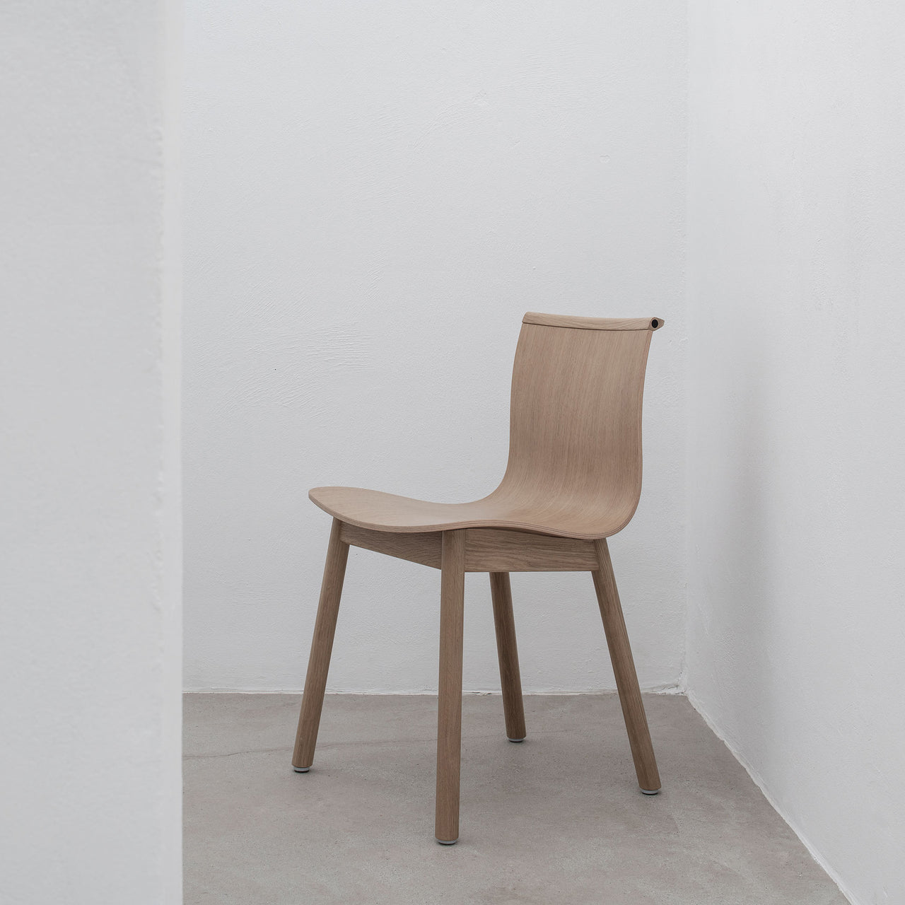 Serif Chair: Wooden Base