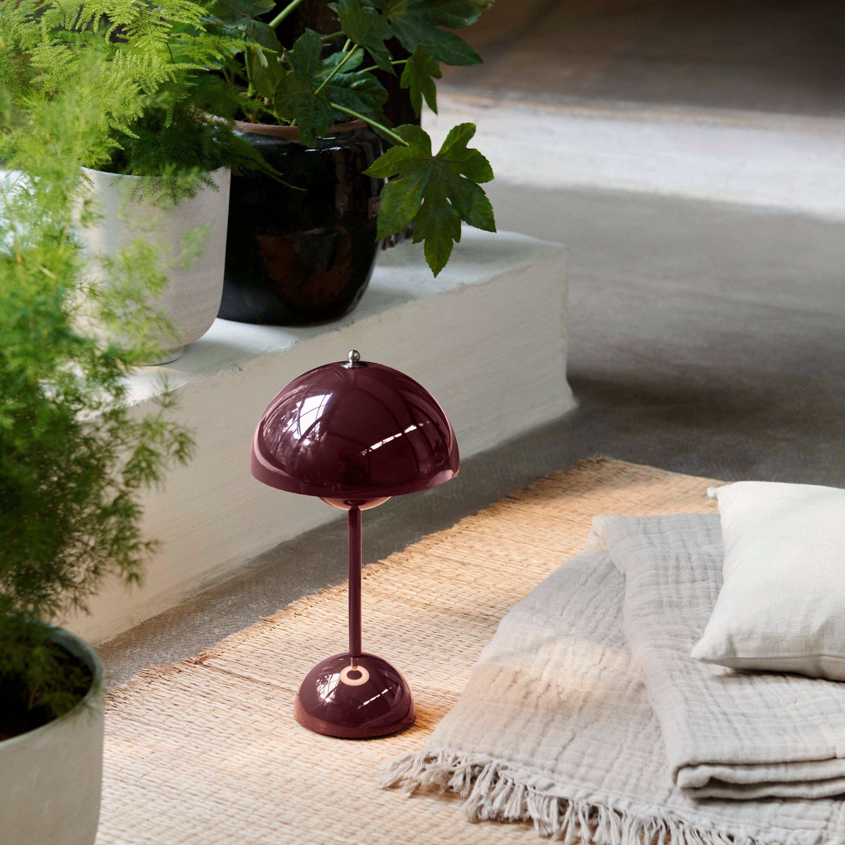 Flowerpot VP9 Portable Table Lamp