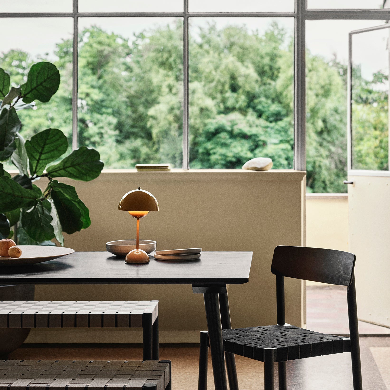 Flowerpot VP9 Portable Table Lamp