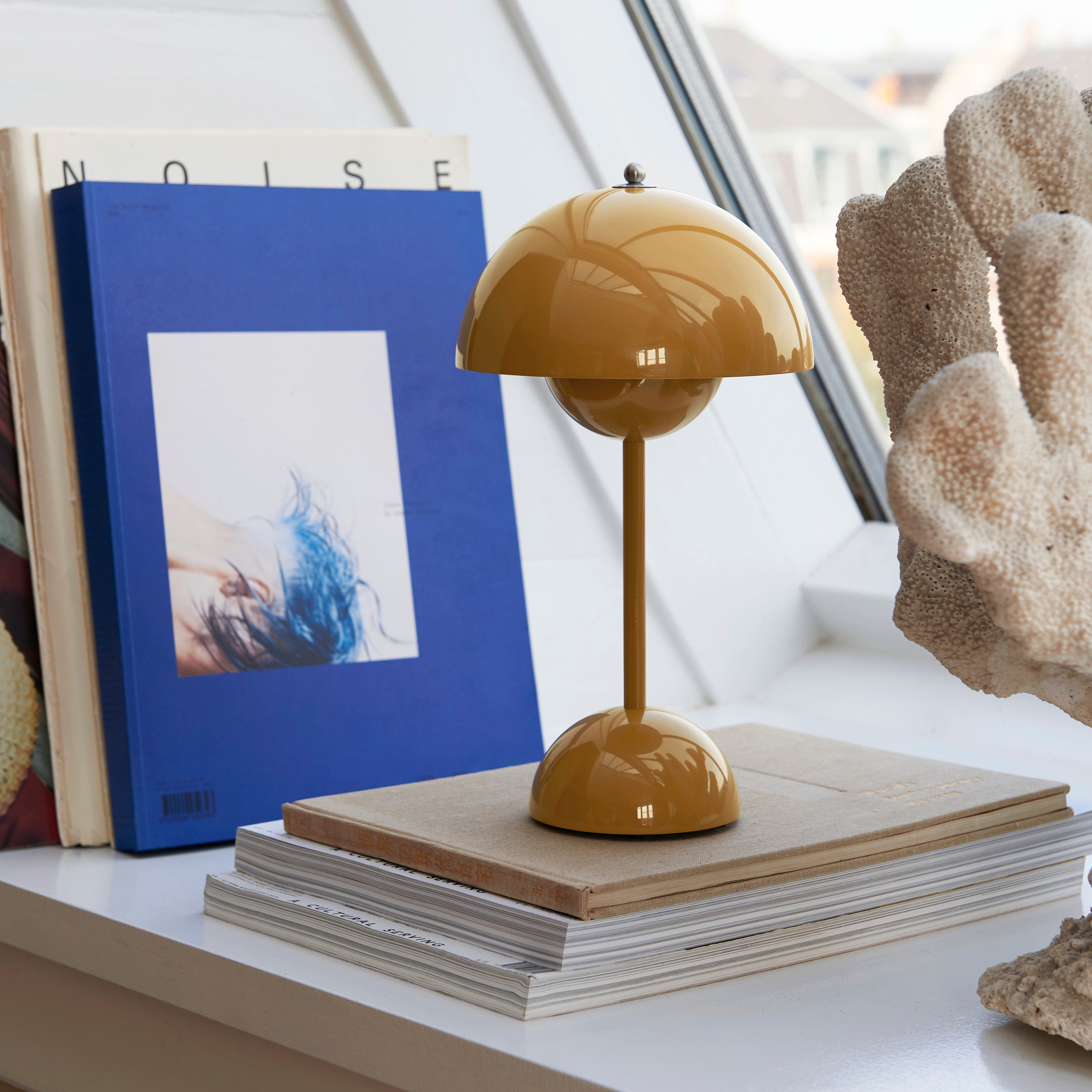 Flowerpot VP9 Portable Table Lamp
