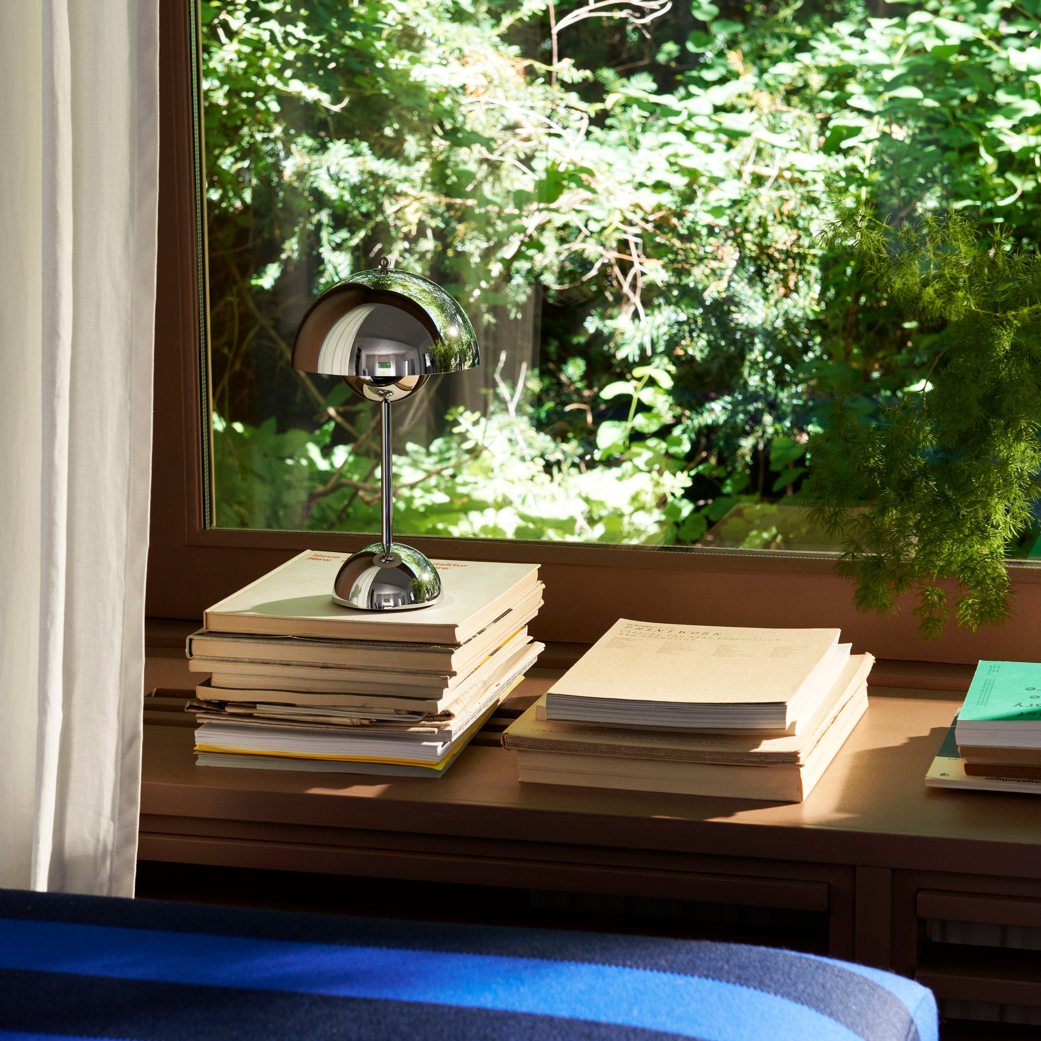 Flowerpot VP9 Portable Table Lamp