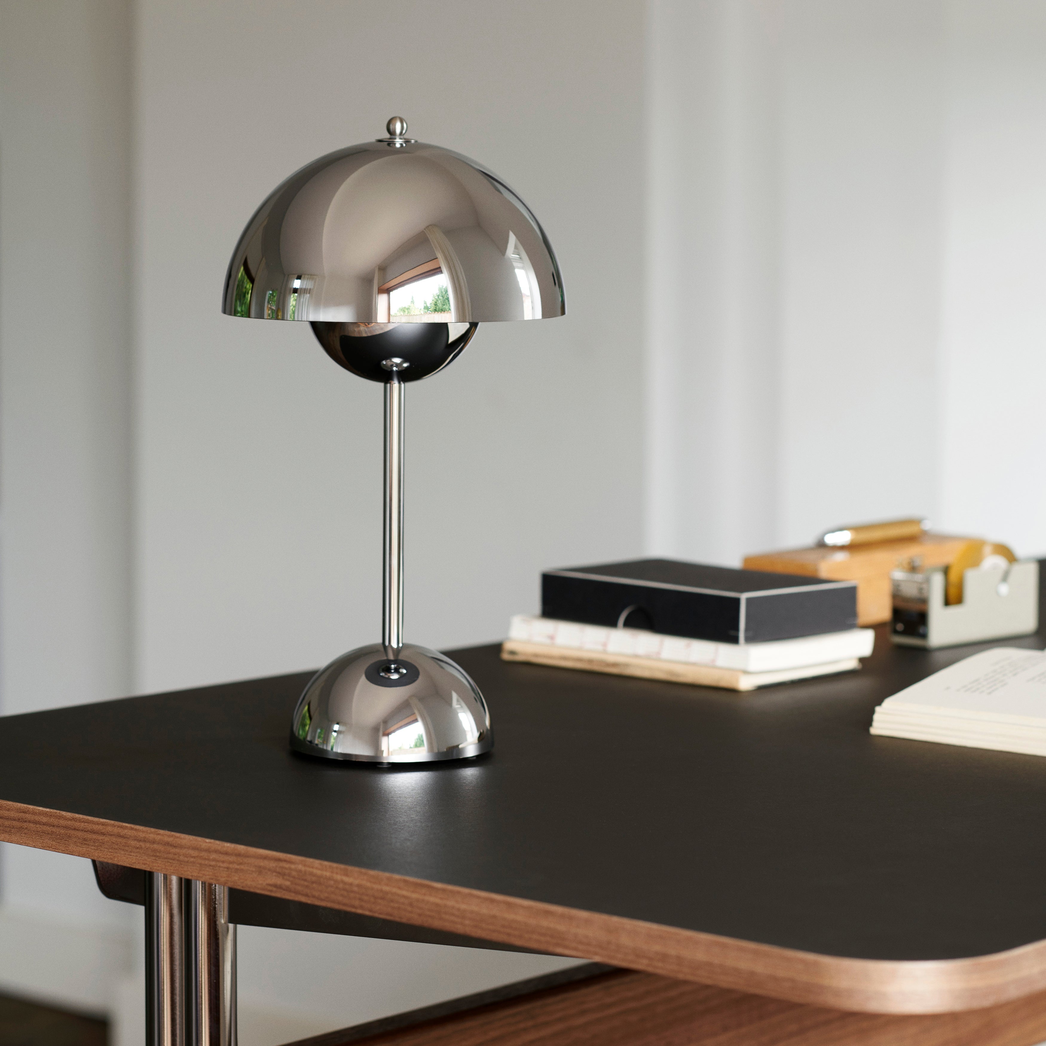 Flowerpot VP9 Portable Table Lamp