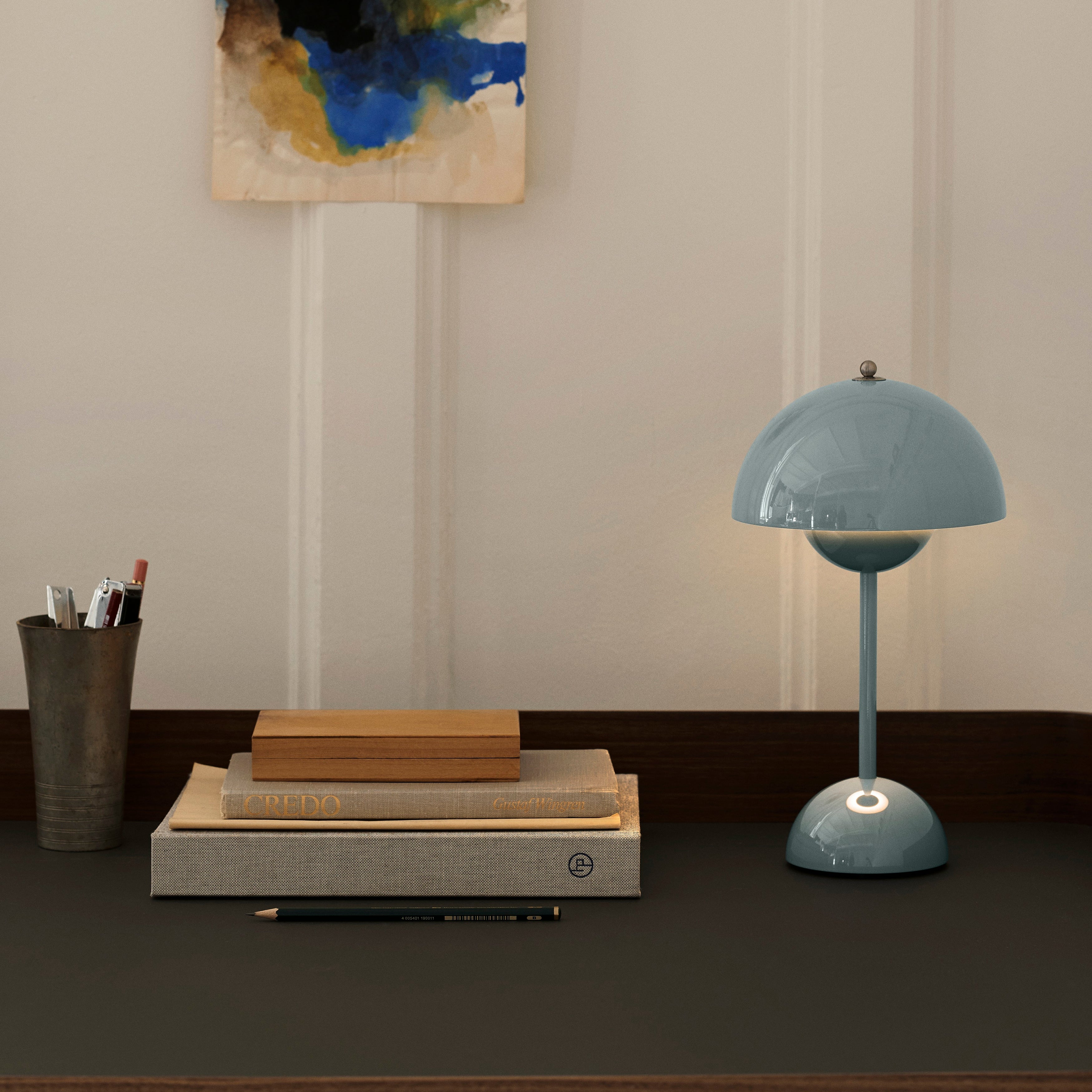 Flowerpot VP9 Portable Table Lamp