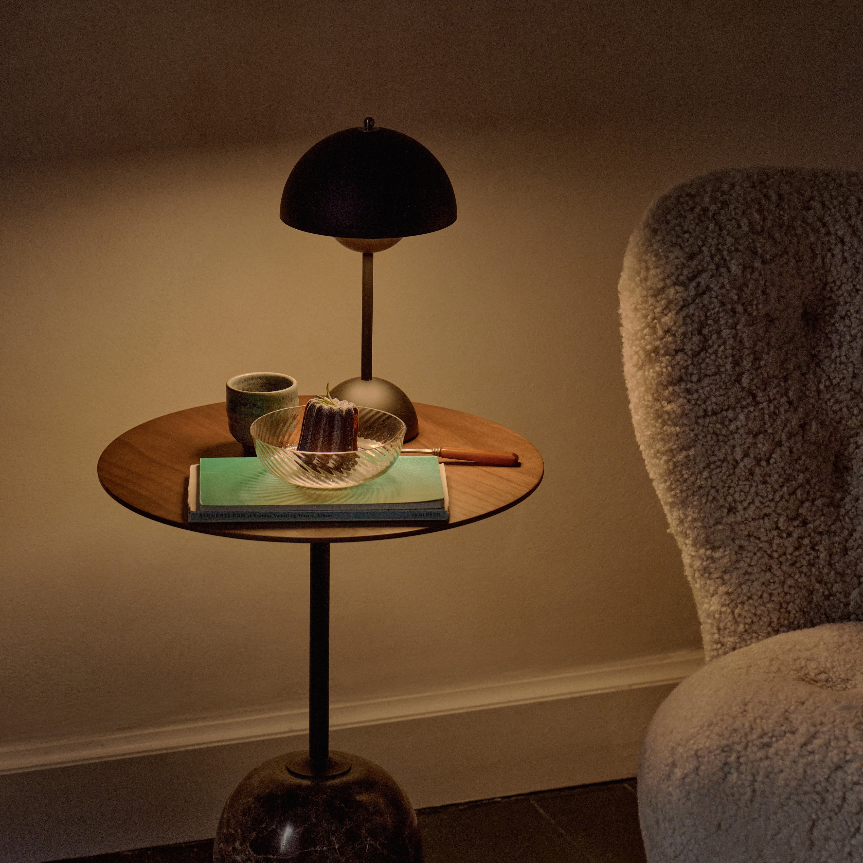 Flowerpot Portable Table Lamp: VP9