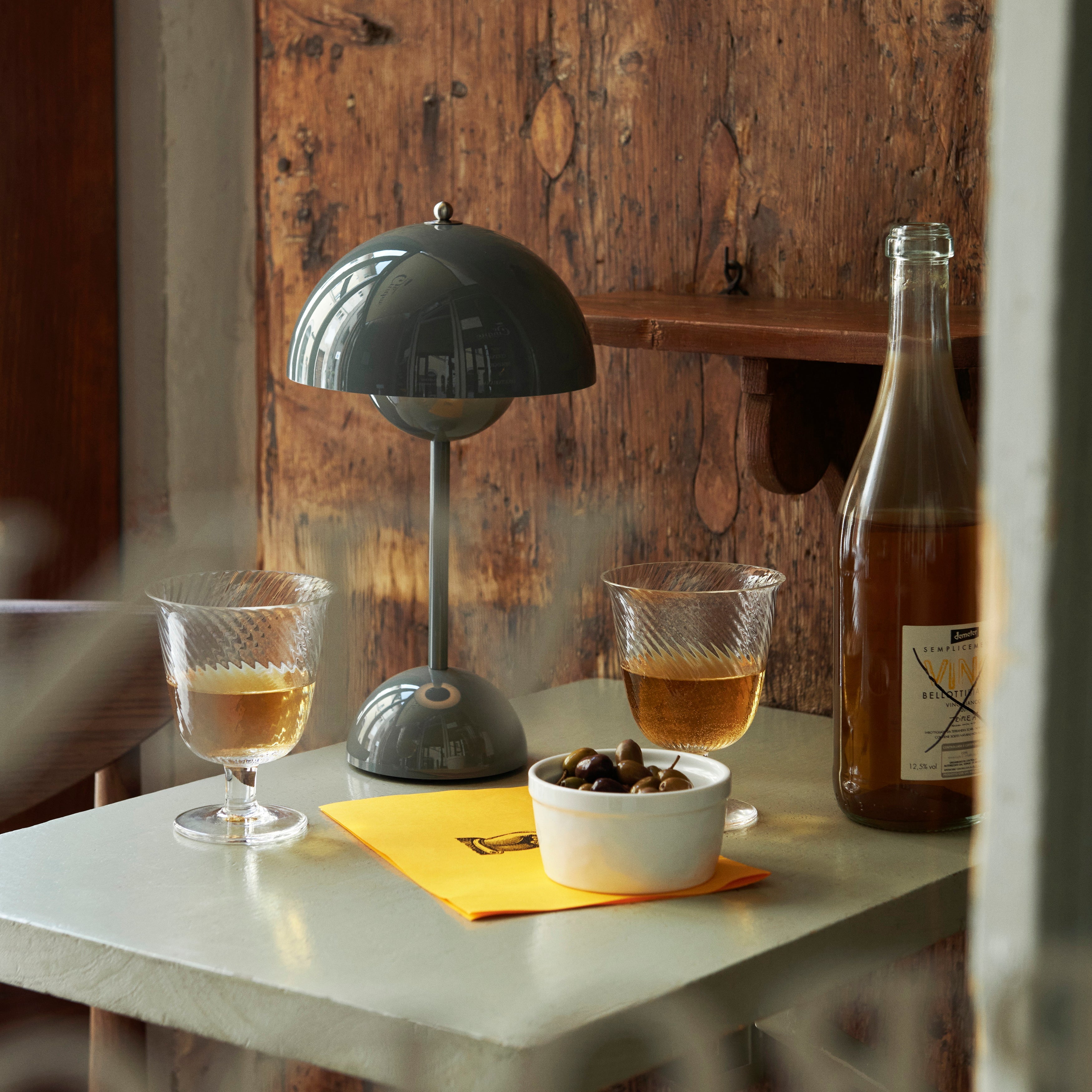Flowerpot VP9 Portable Table Lamp