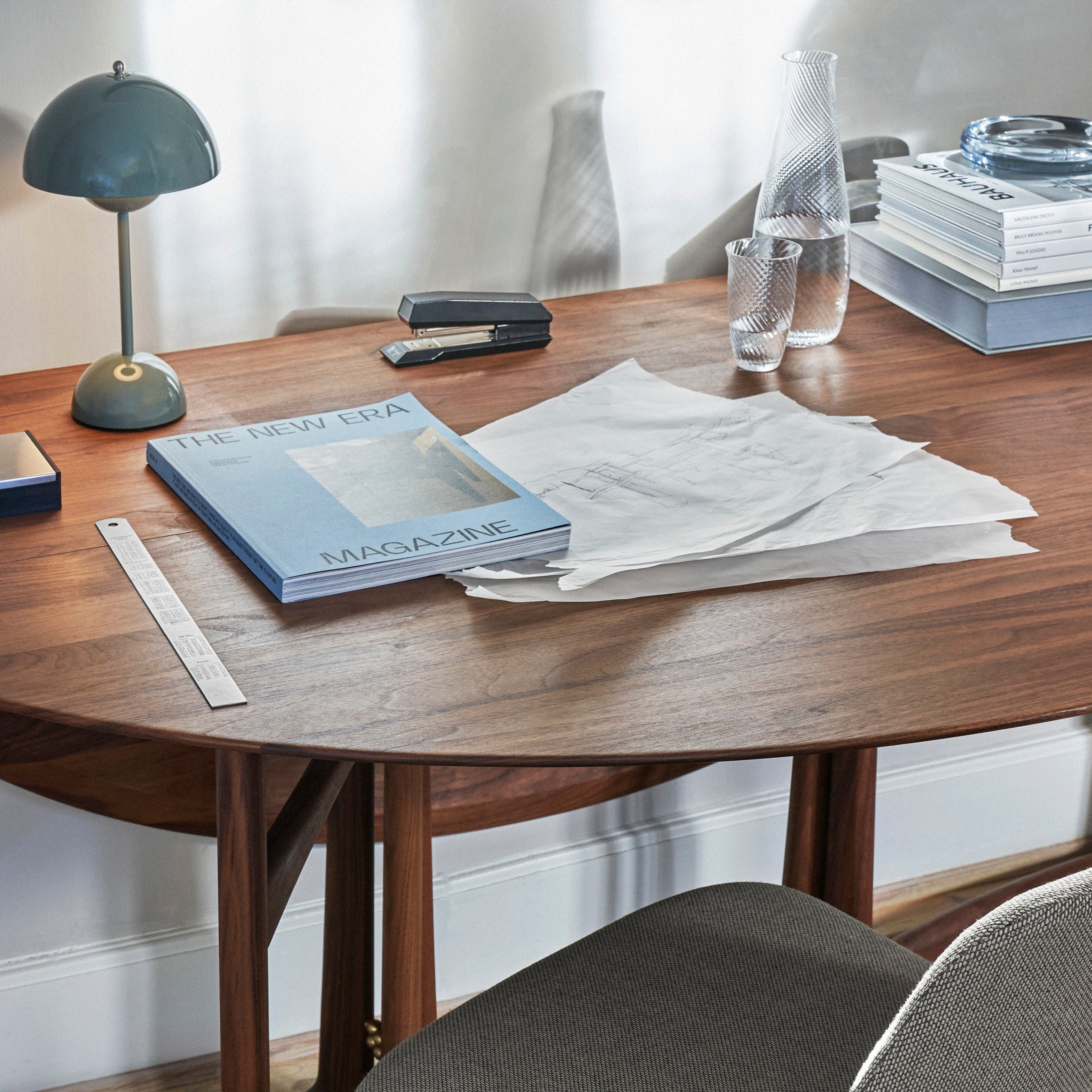 Flowerpot VP9 Portable Table Lamp