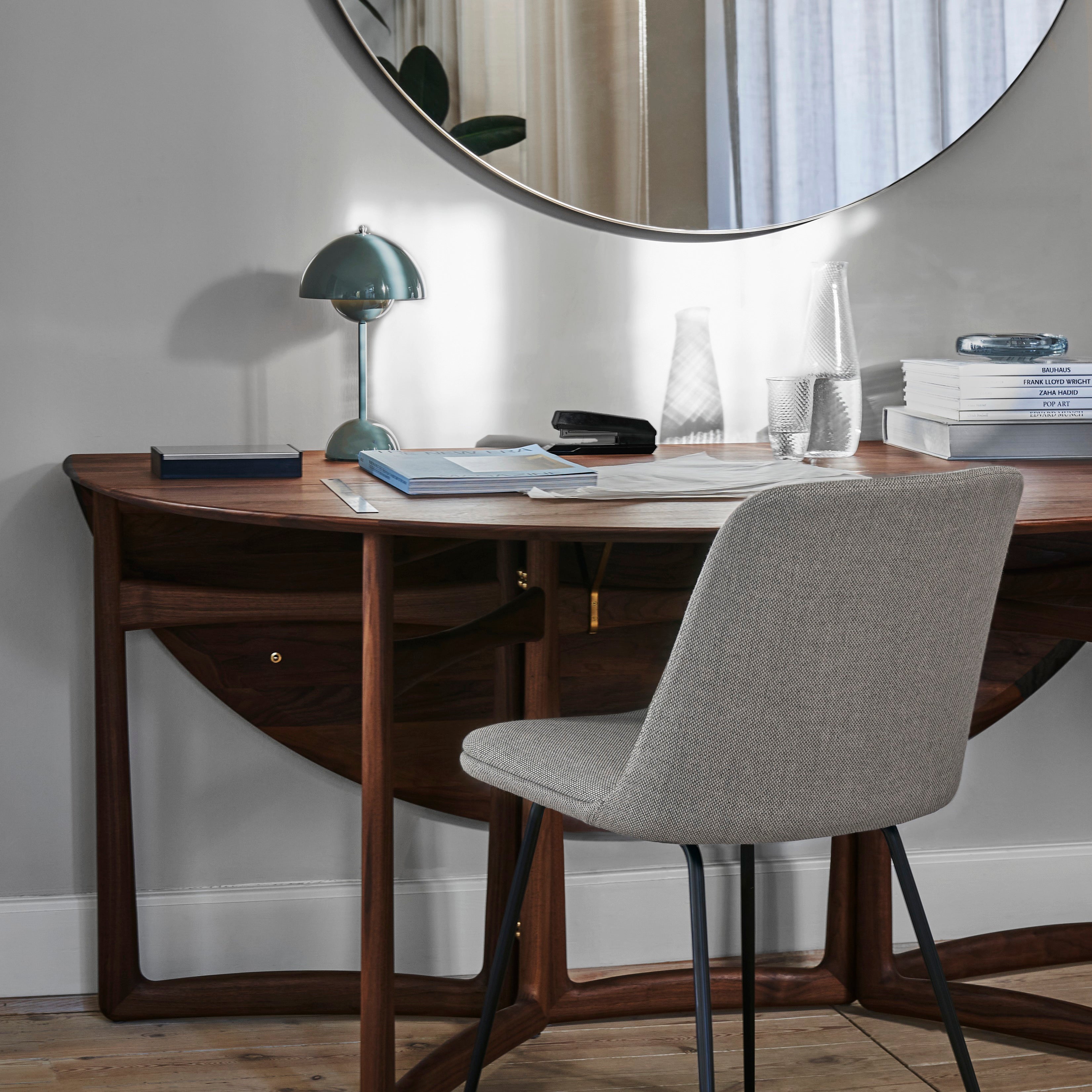 Flowerpot VP9 Portable Table Lamp