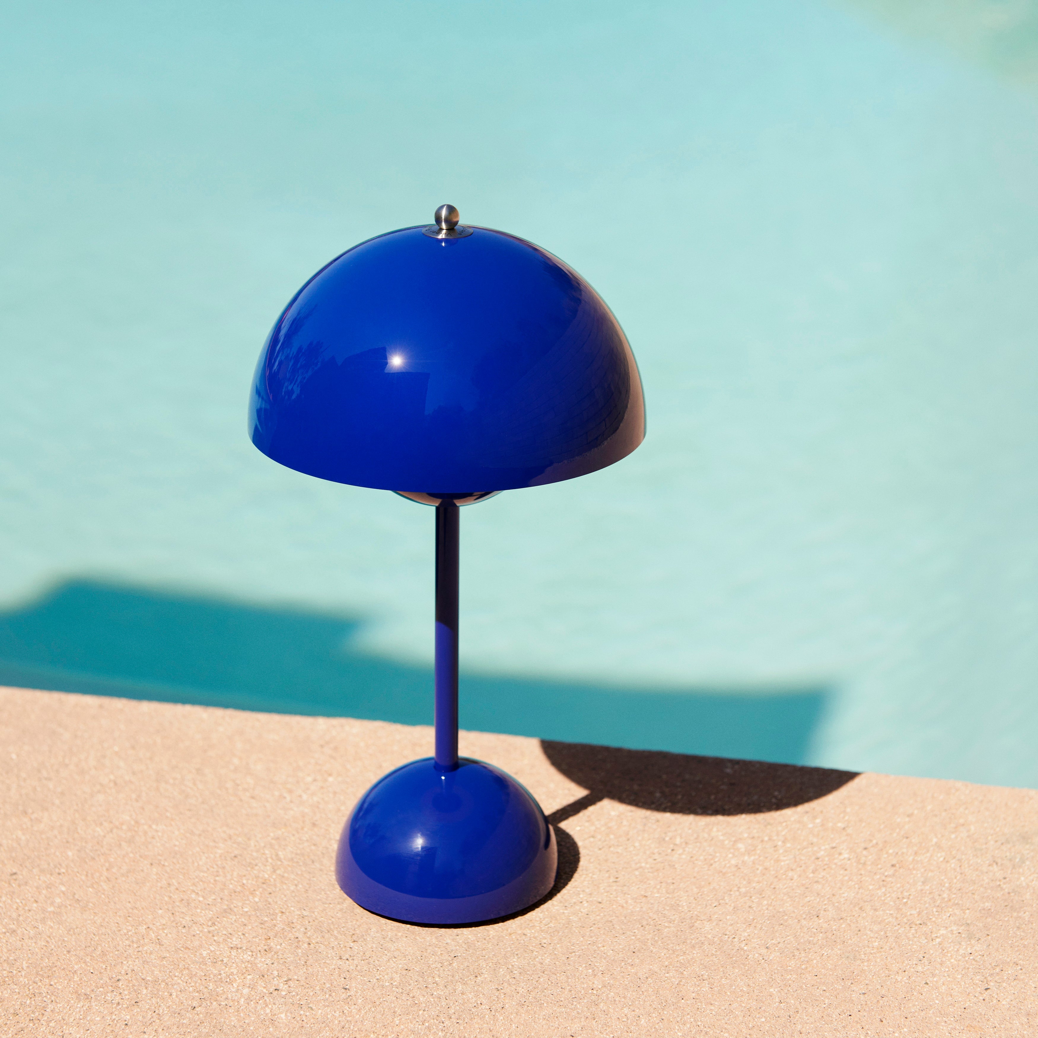 Flowerpot VP9 Portable Table Lamp