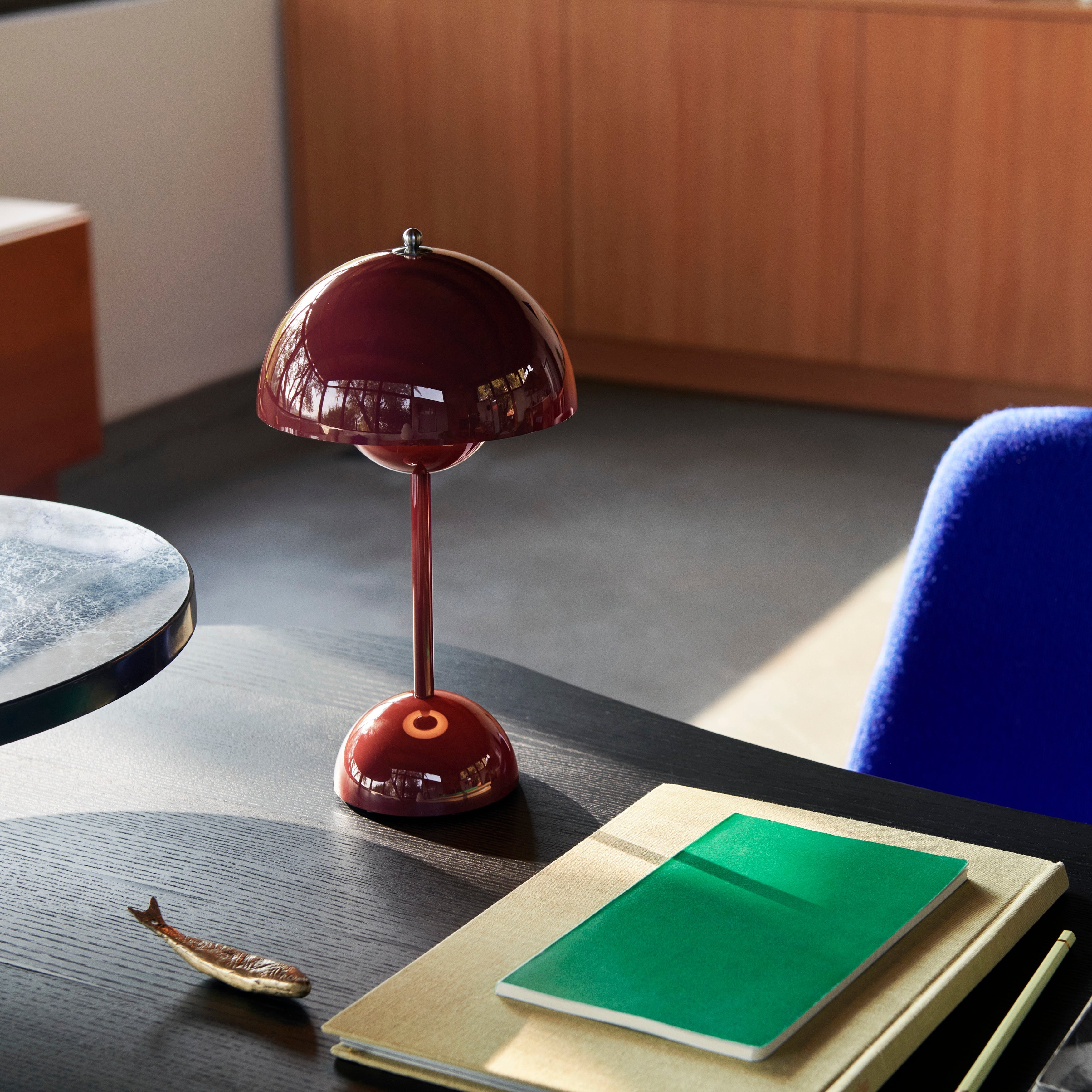 Flowerpot VP9 Portable Table Lamp