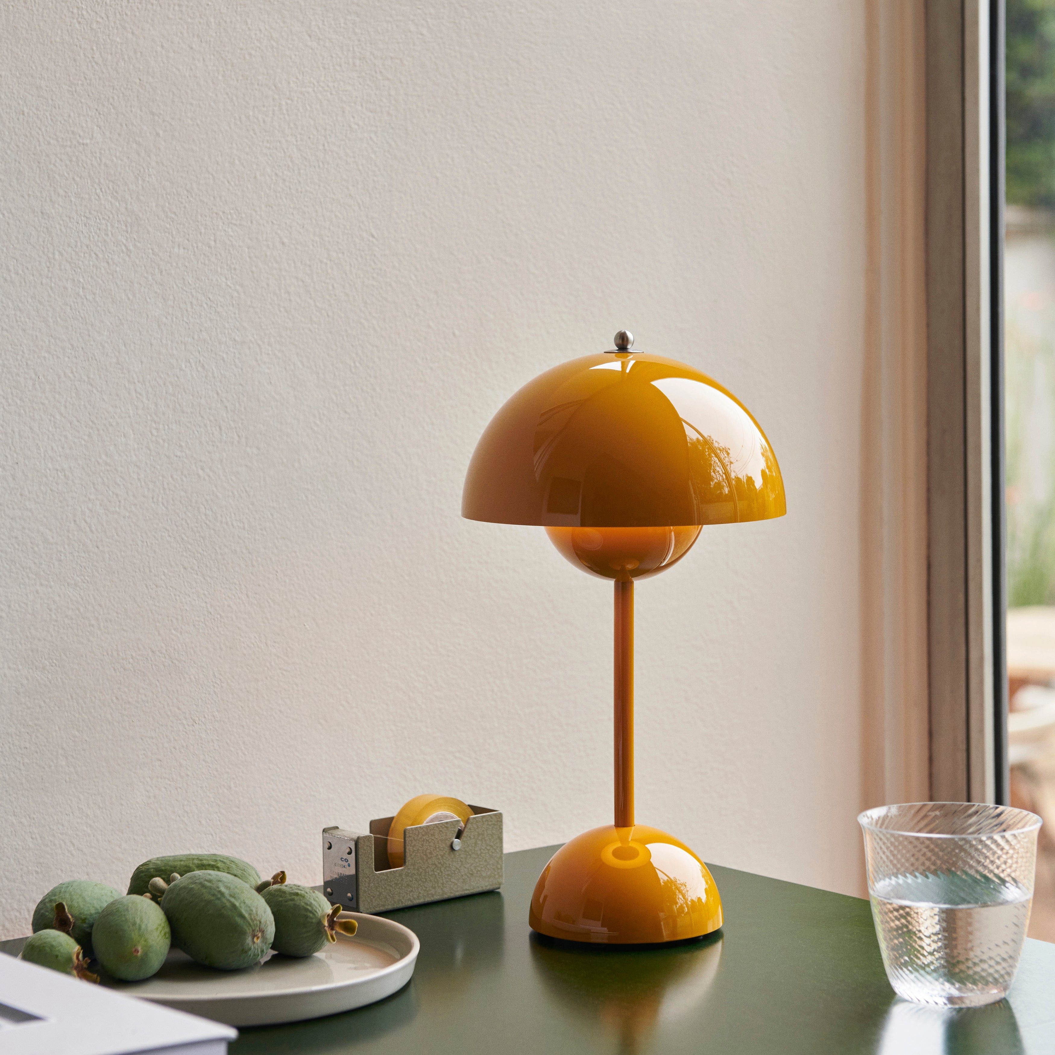 Flowerpot Portable Table Lamp: VP9