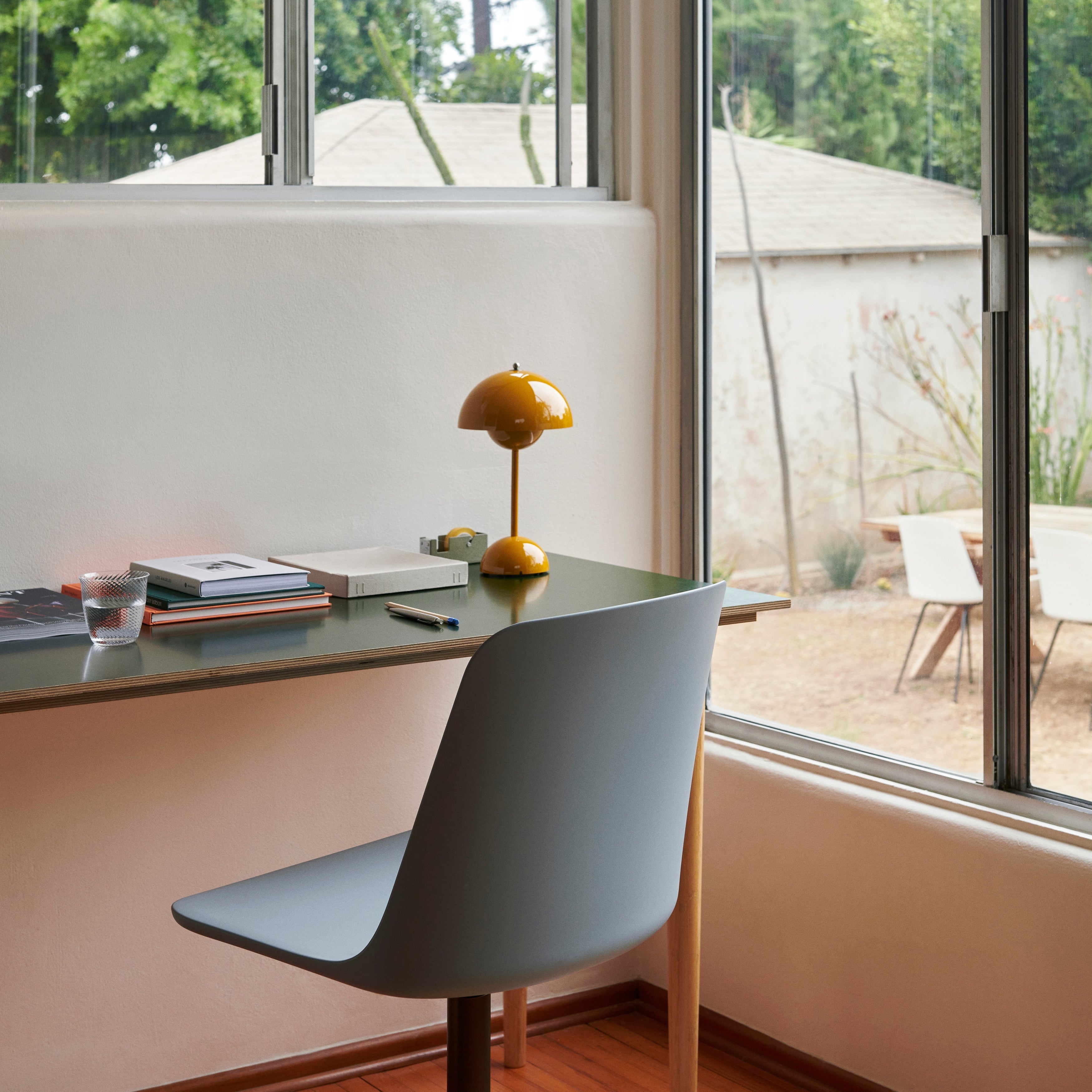 Flowerpot VP9 Portable Table Lamp