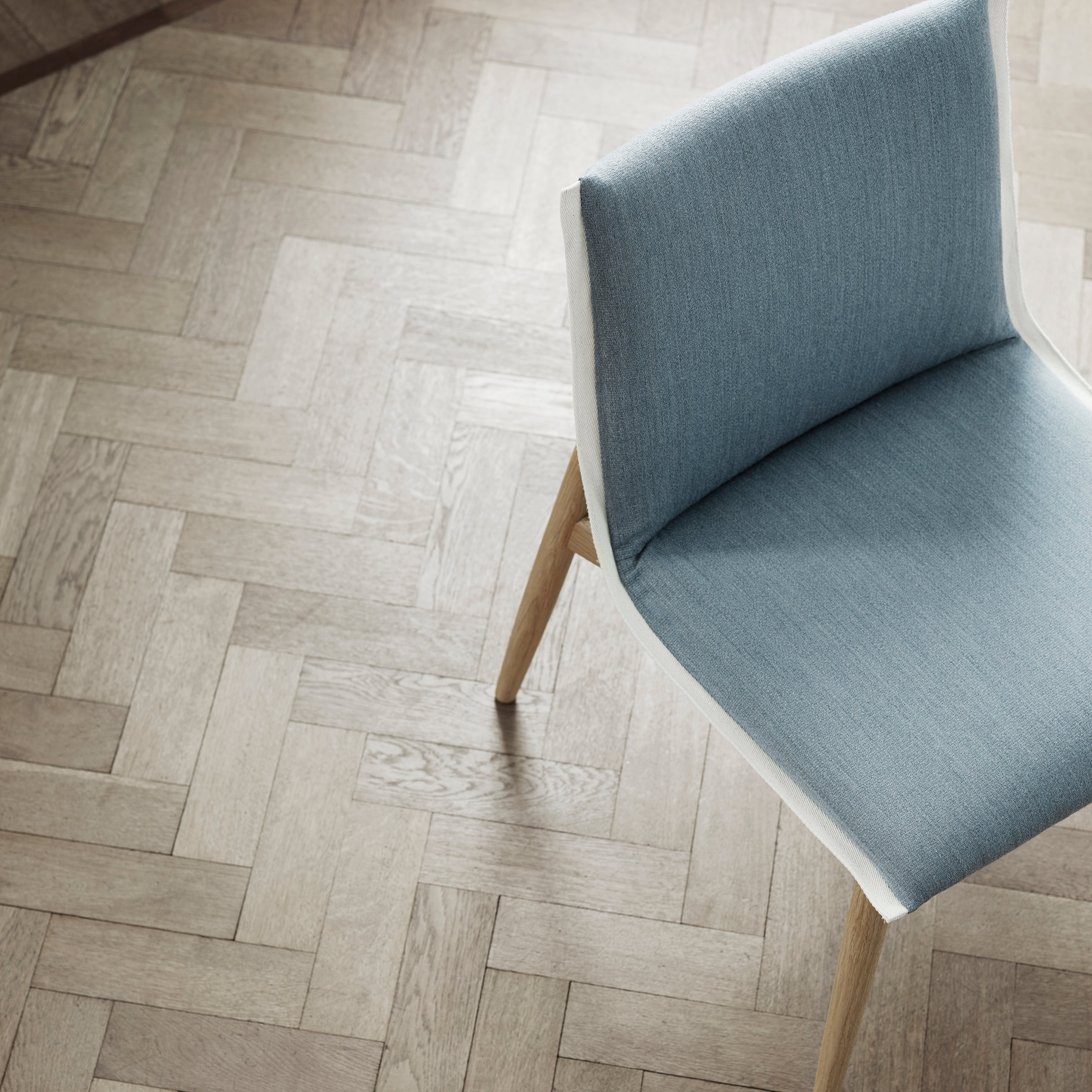 E004 Embrace Chair: Natural Edging Strip
