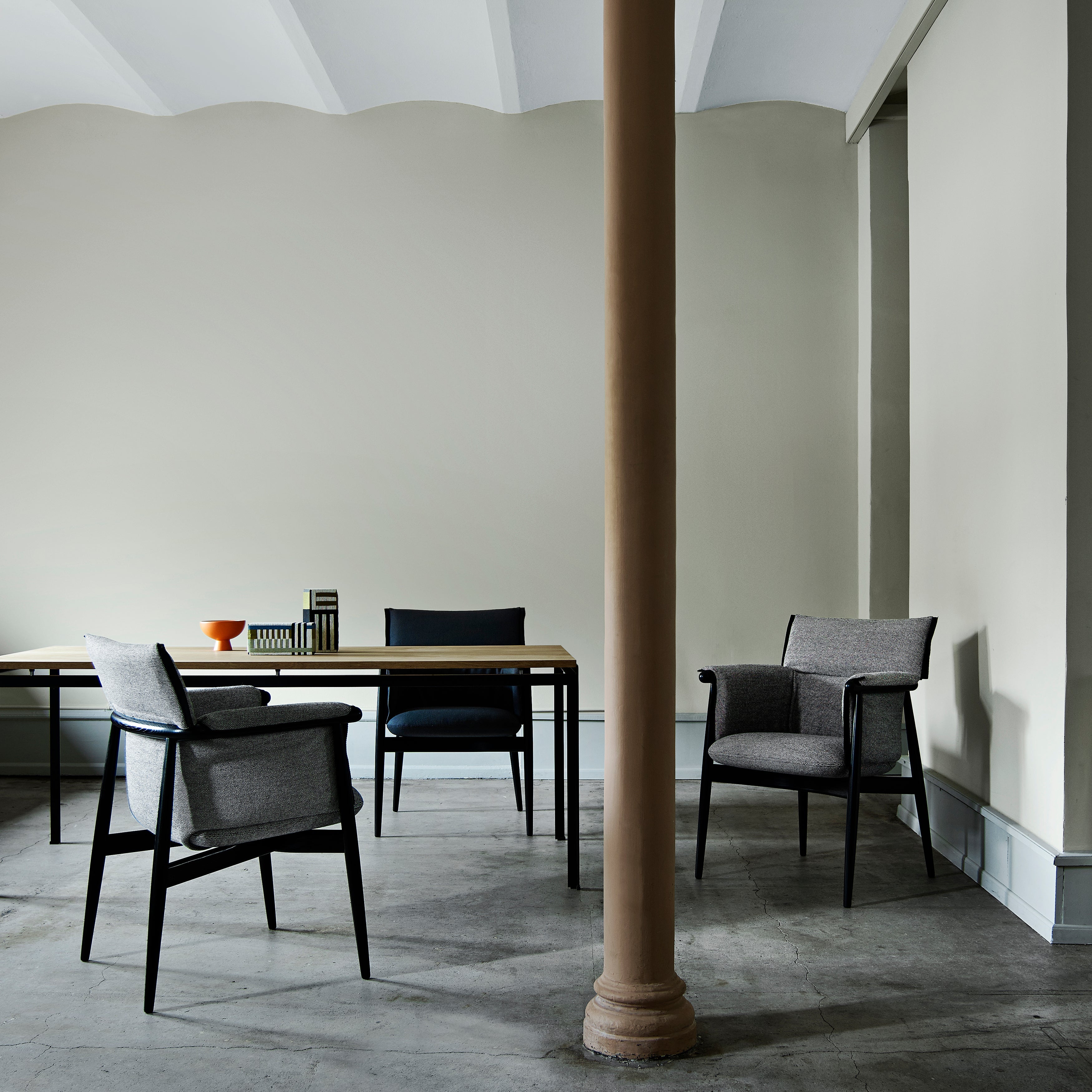 E005 Embrace Armchair: Black Edging Strip