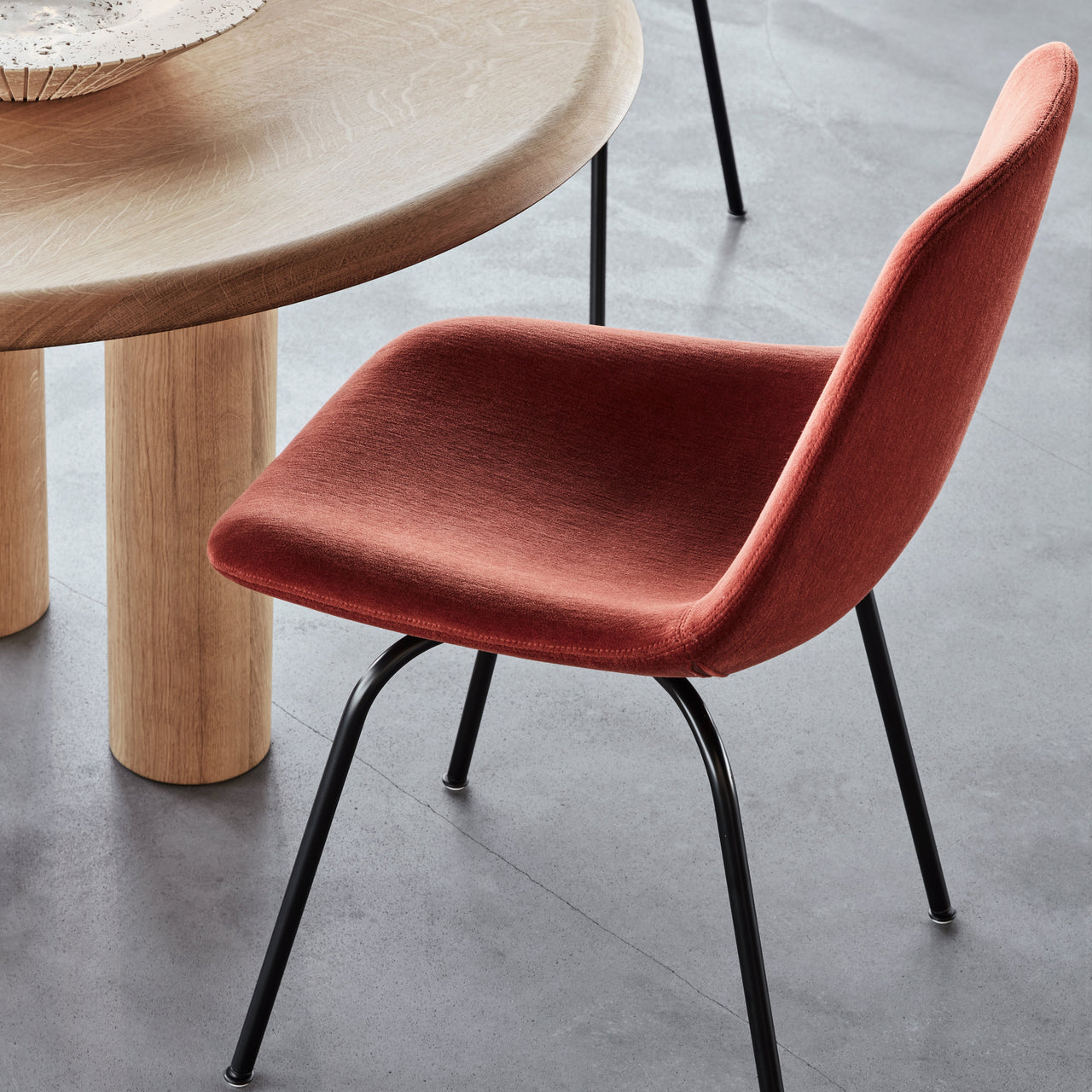 Eyes 4 Leg Tube Base Chair