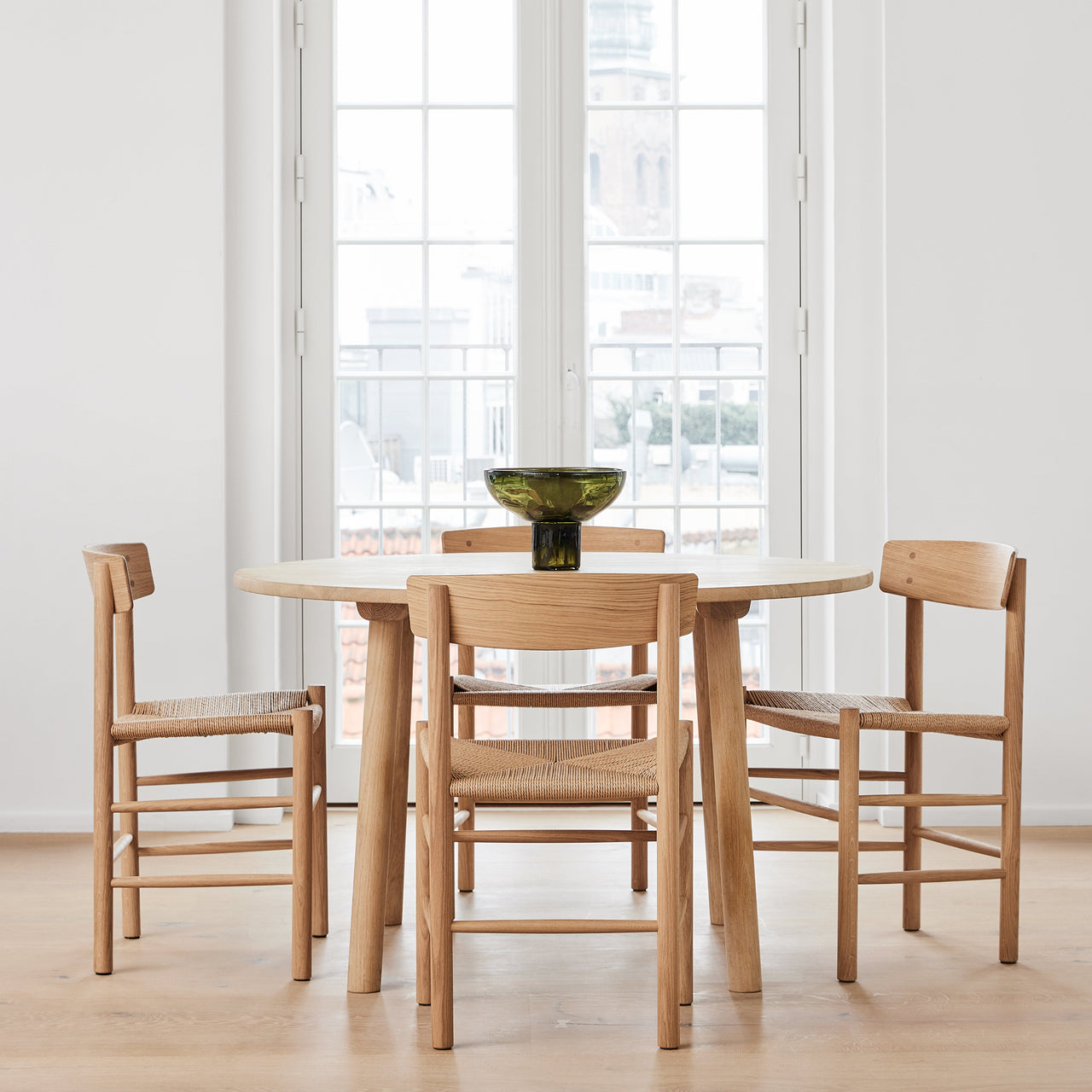 Taro Dining Table: Round