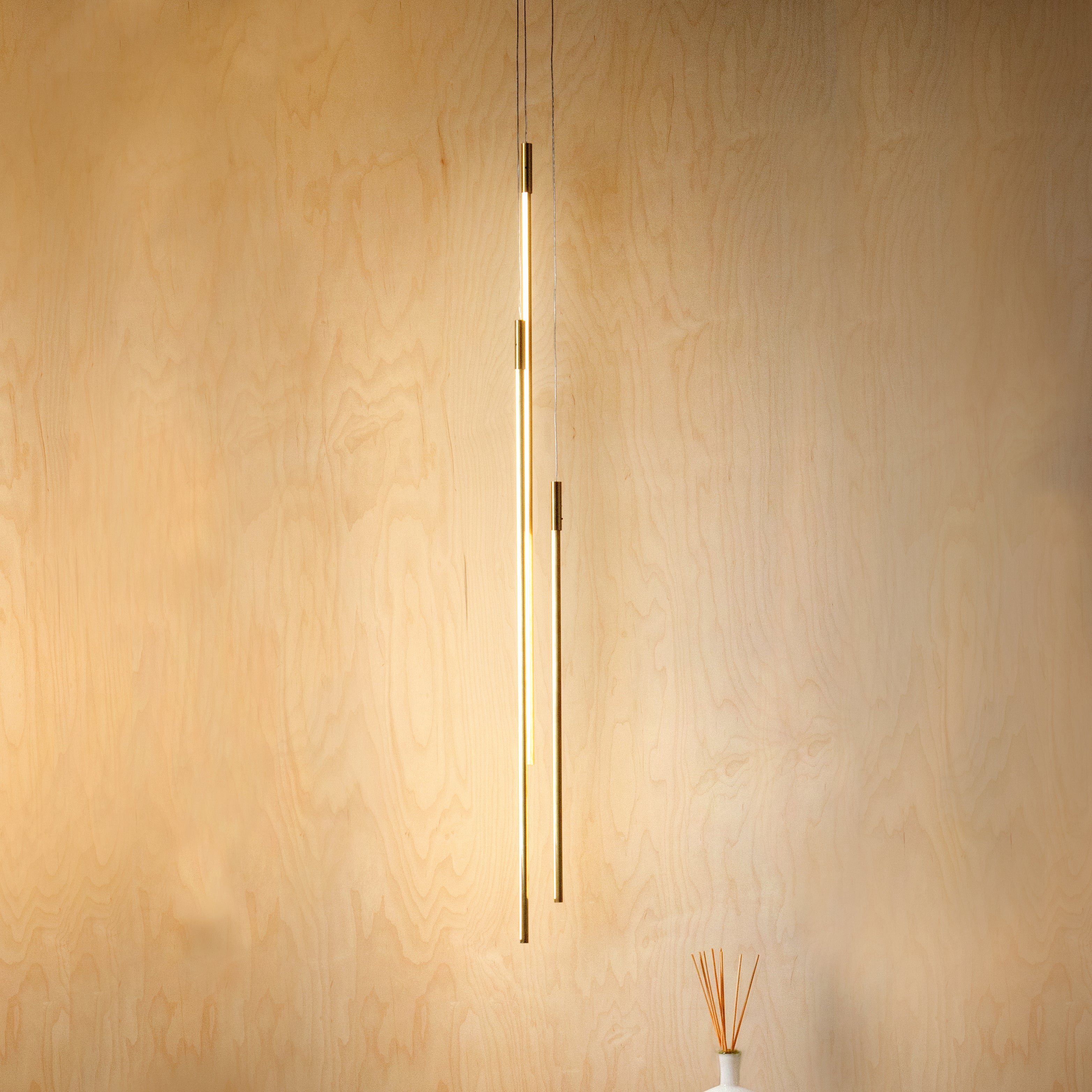 Thin Vertical Suspension Light: Large