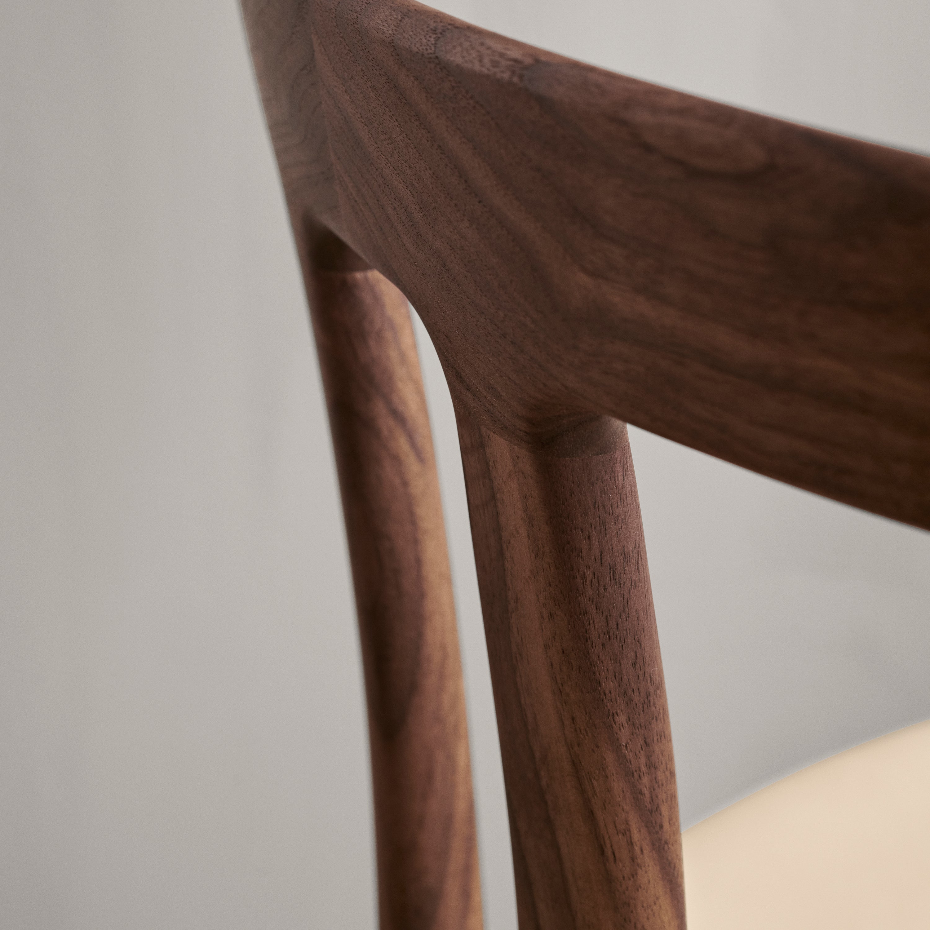 OW58 T-Chair