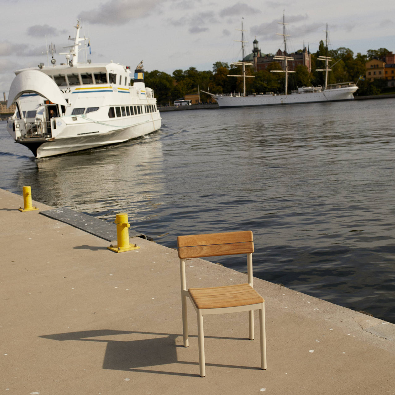 Pelagus Stacking Chair