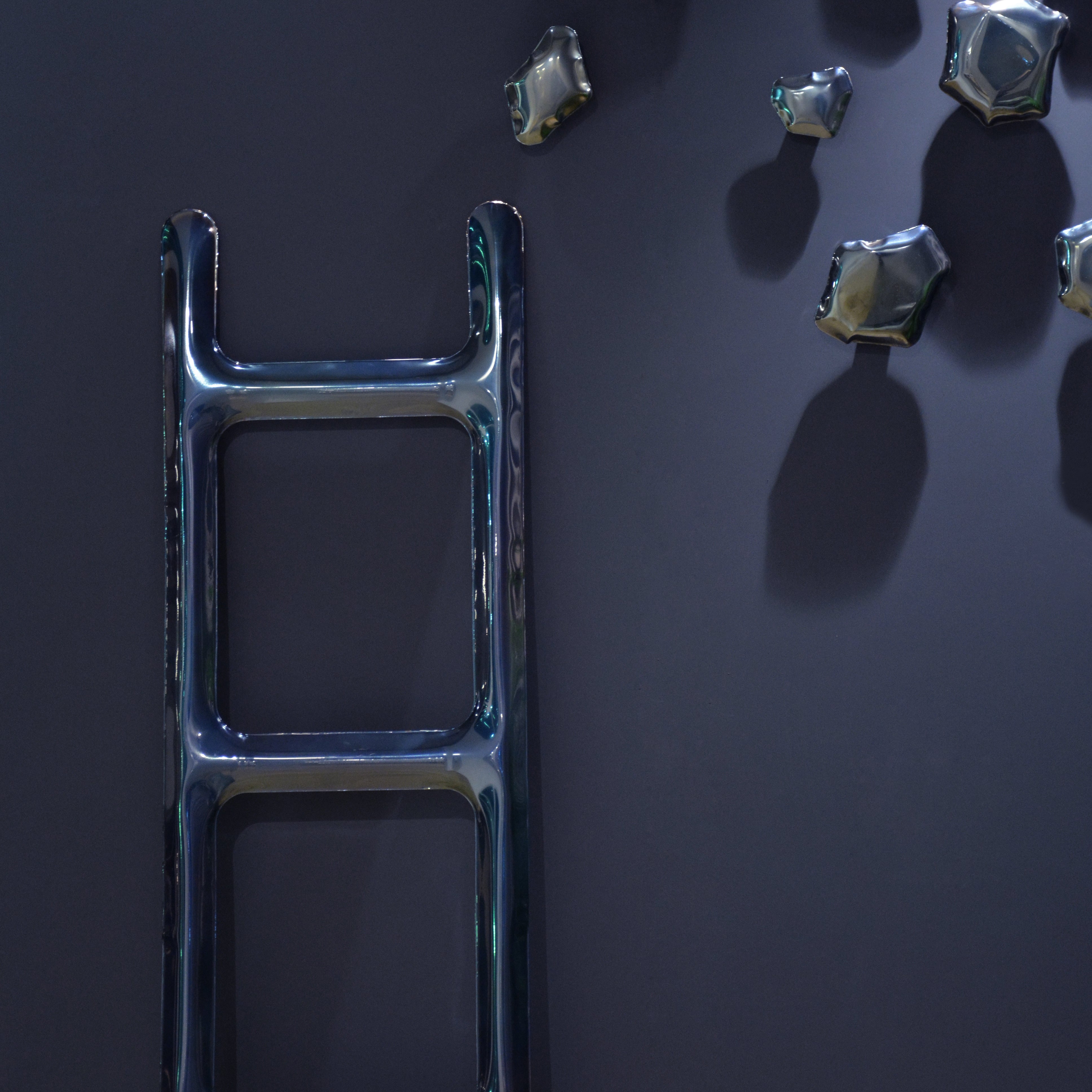 Drab Ladder Hanger