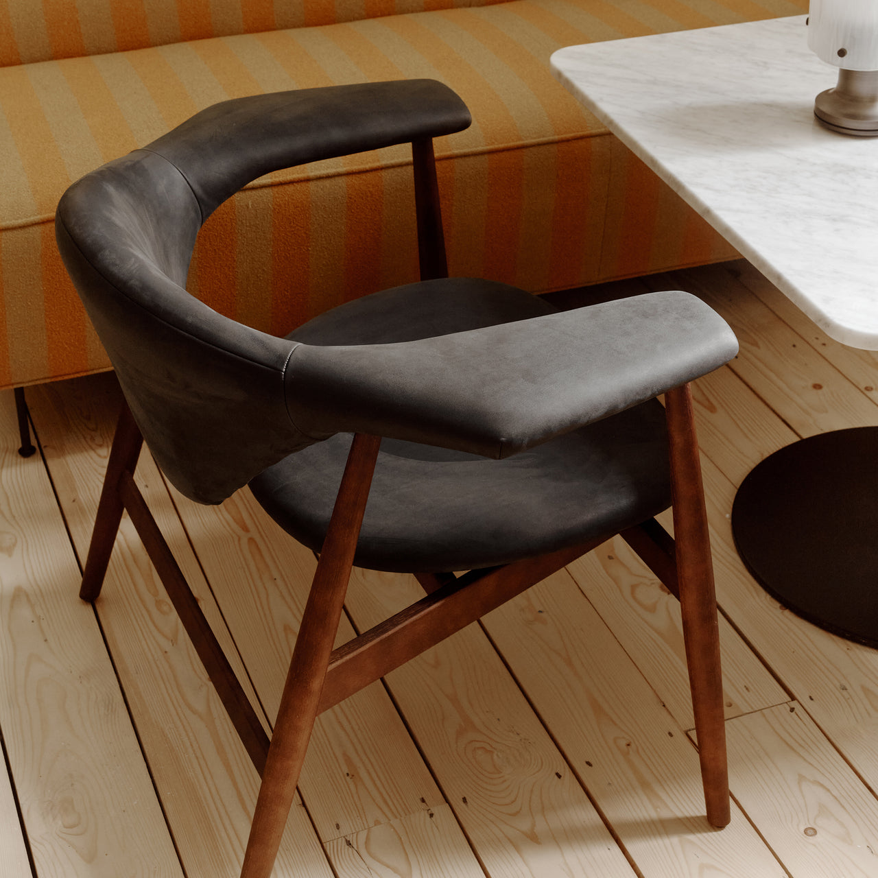 Masculo Dining Chair: Wood Base