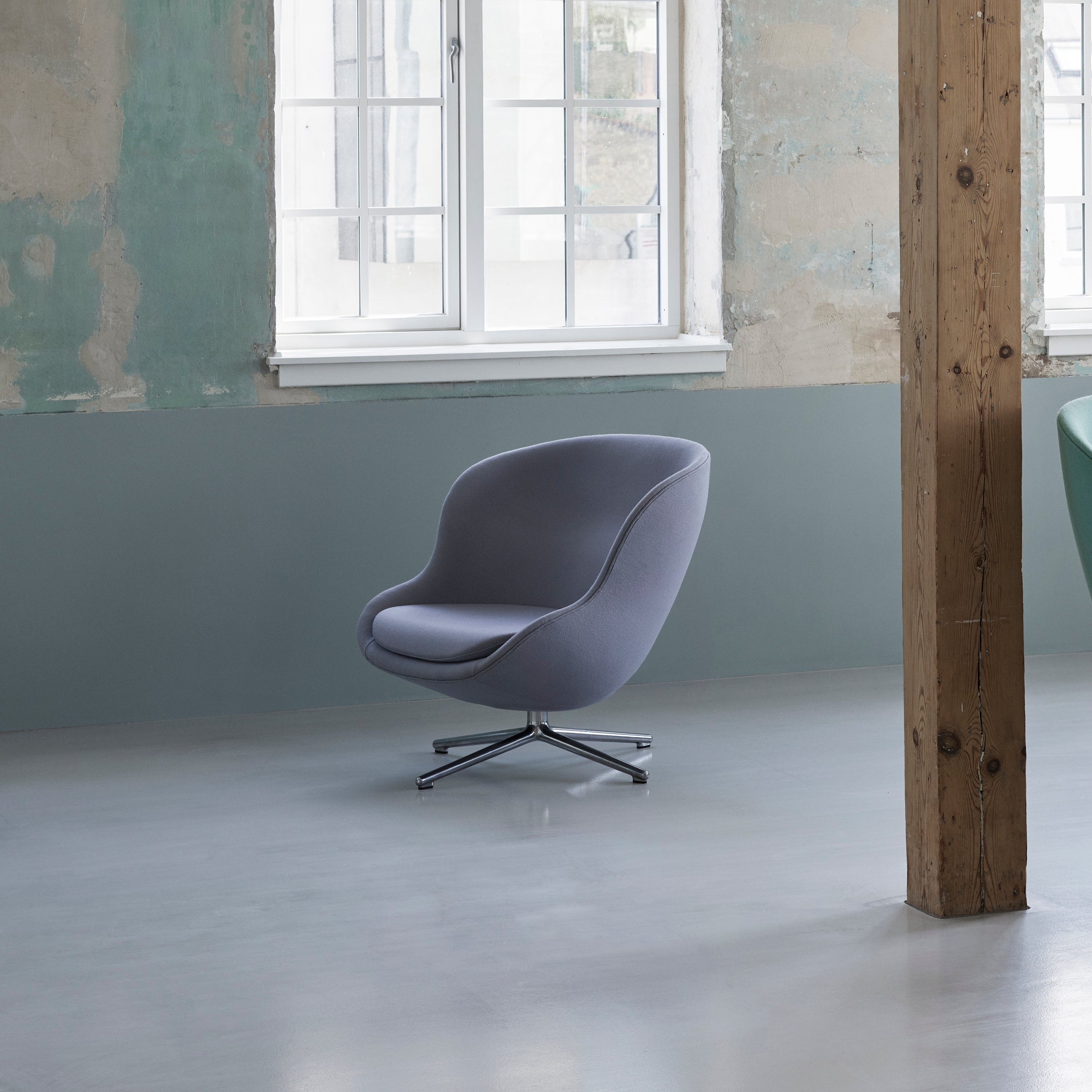 Hyg Lounge Chair Low: Swivel Base