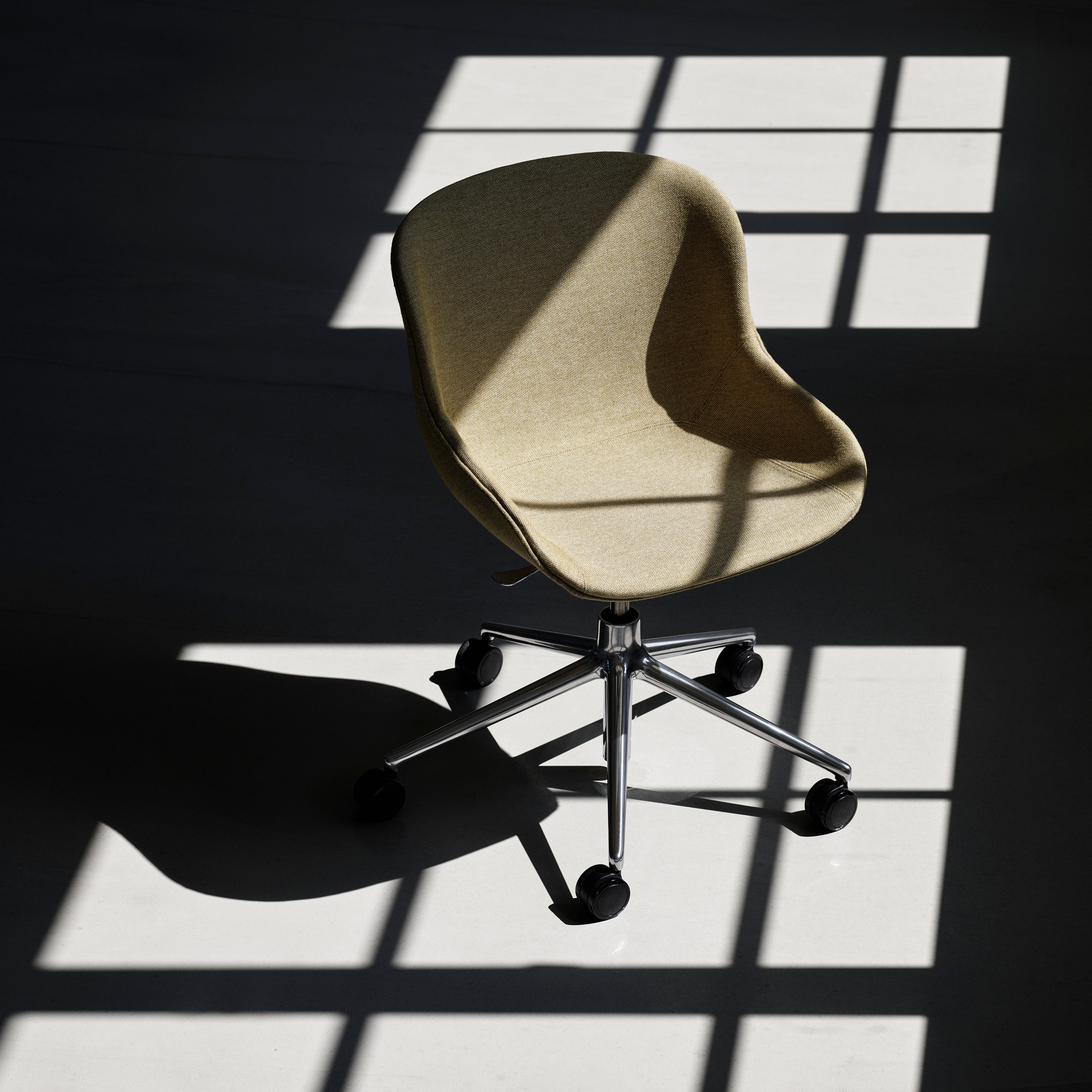 Hyg 5W Swivel Chair: Gaslift Full Upholstered