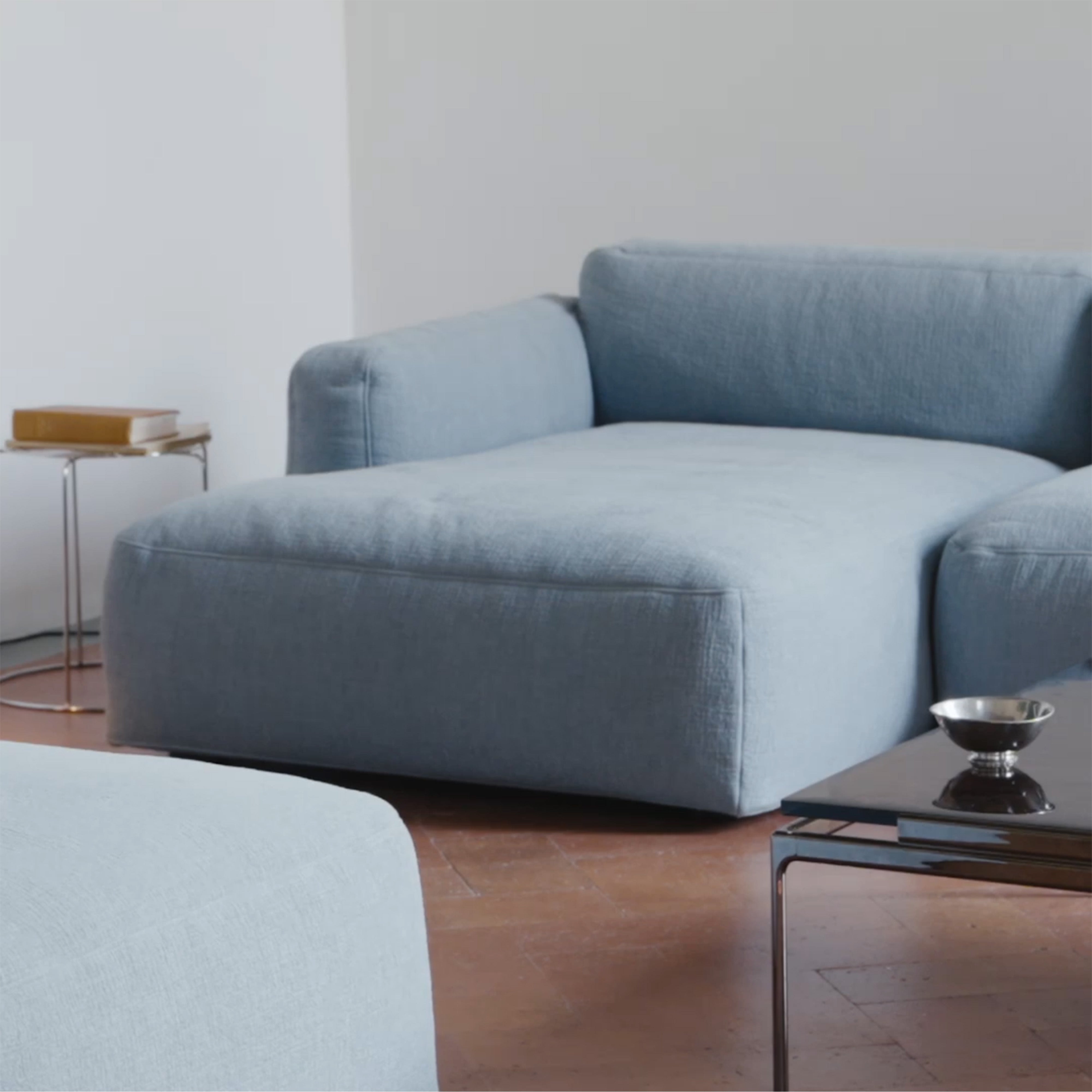 Develius Mellow Sofa EV8