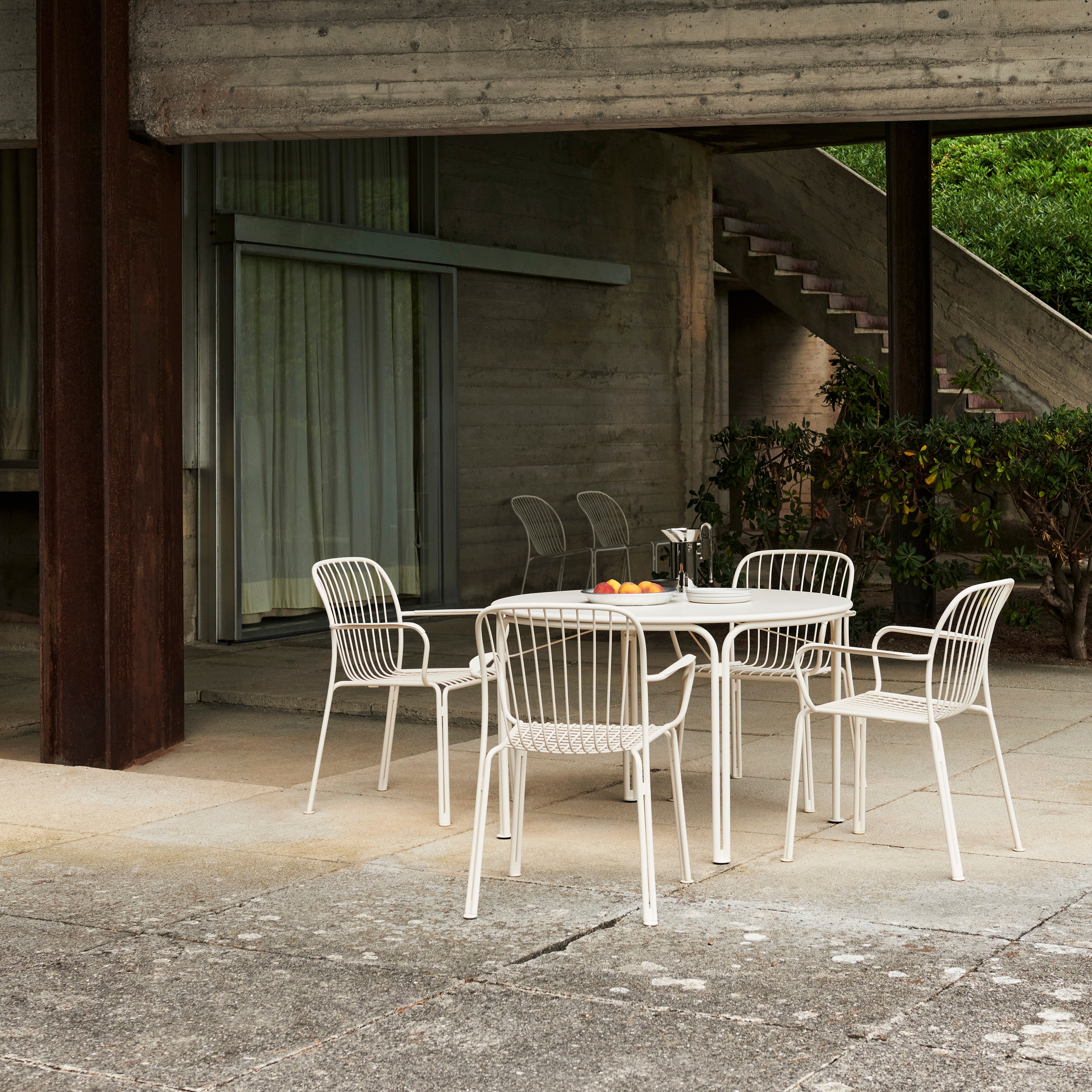 Thorvald SC98 Dining Table: Outdoor
