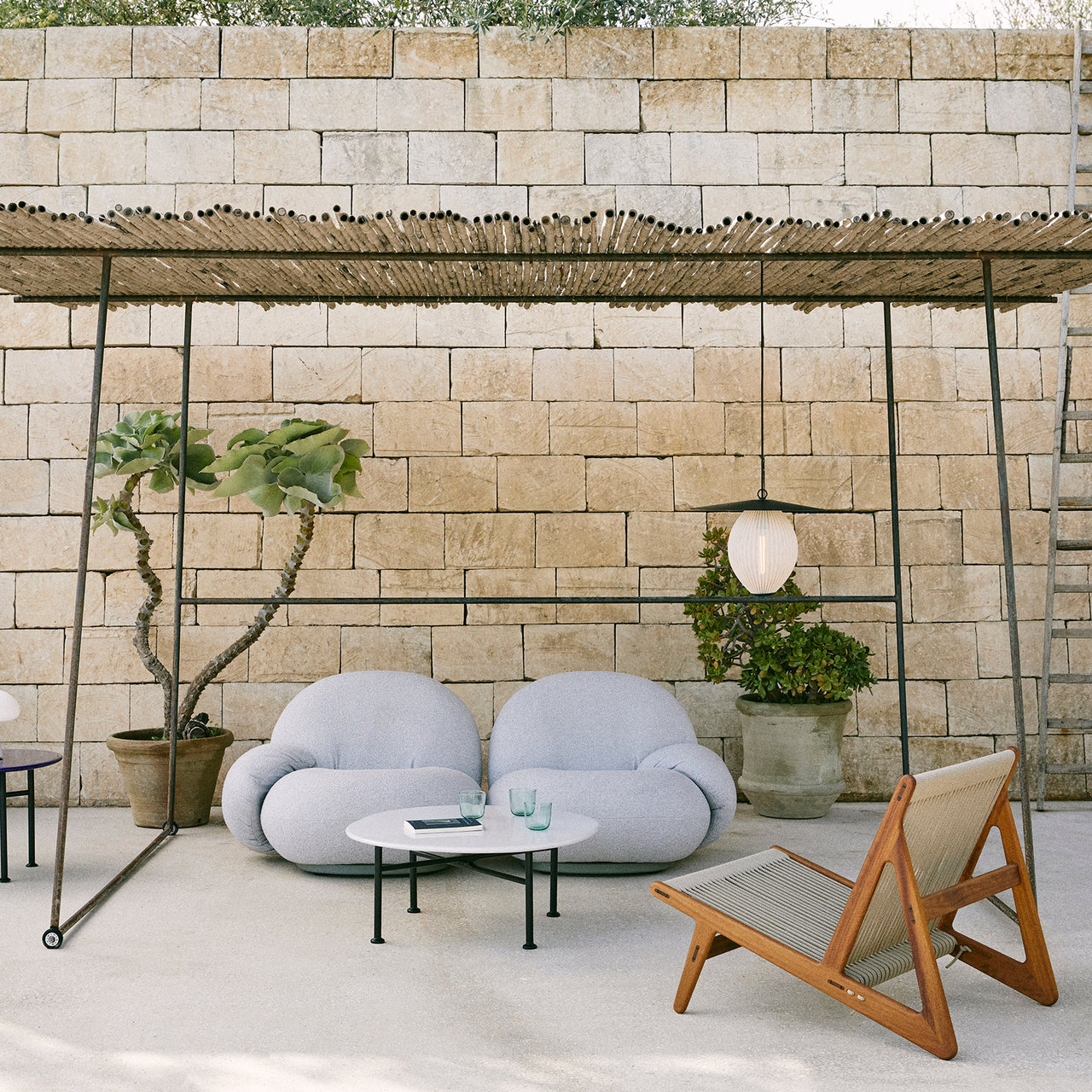 MR01 Initial Lounge Chair: Outdoor