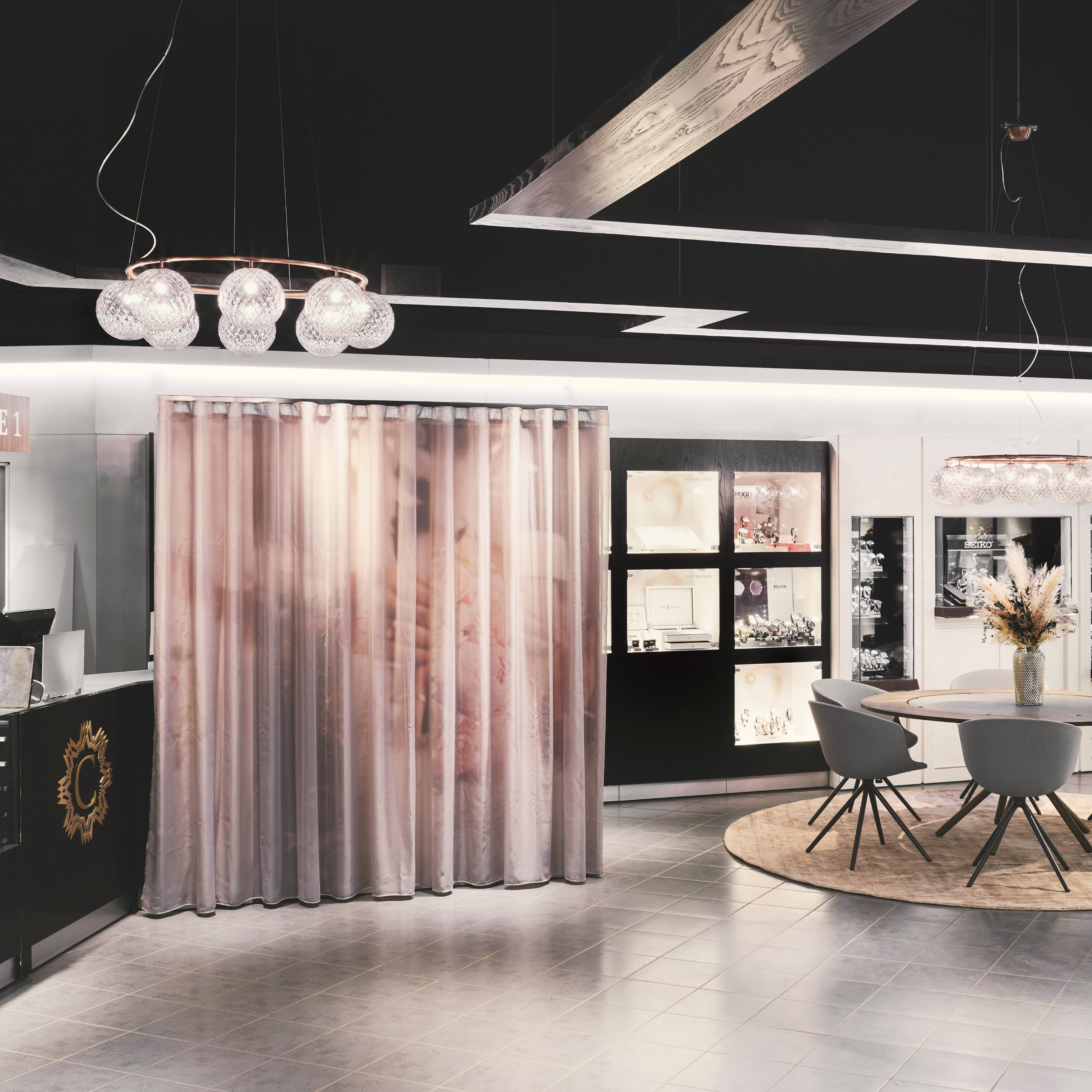 Miira 8 Circular Chandelier