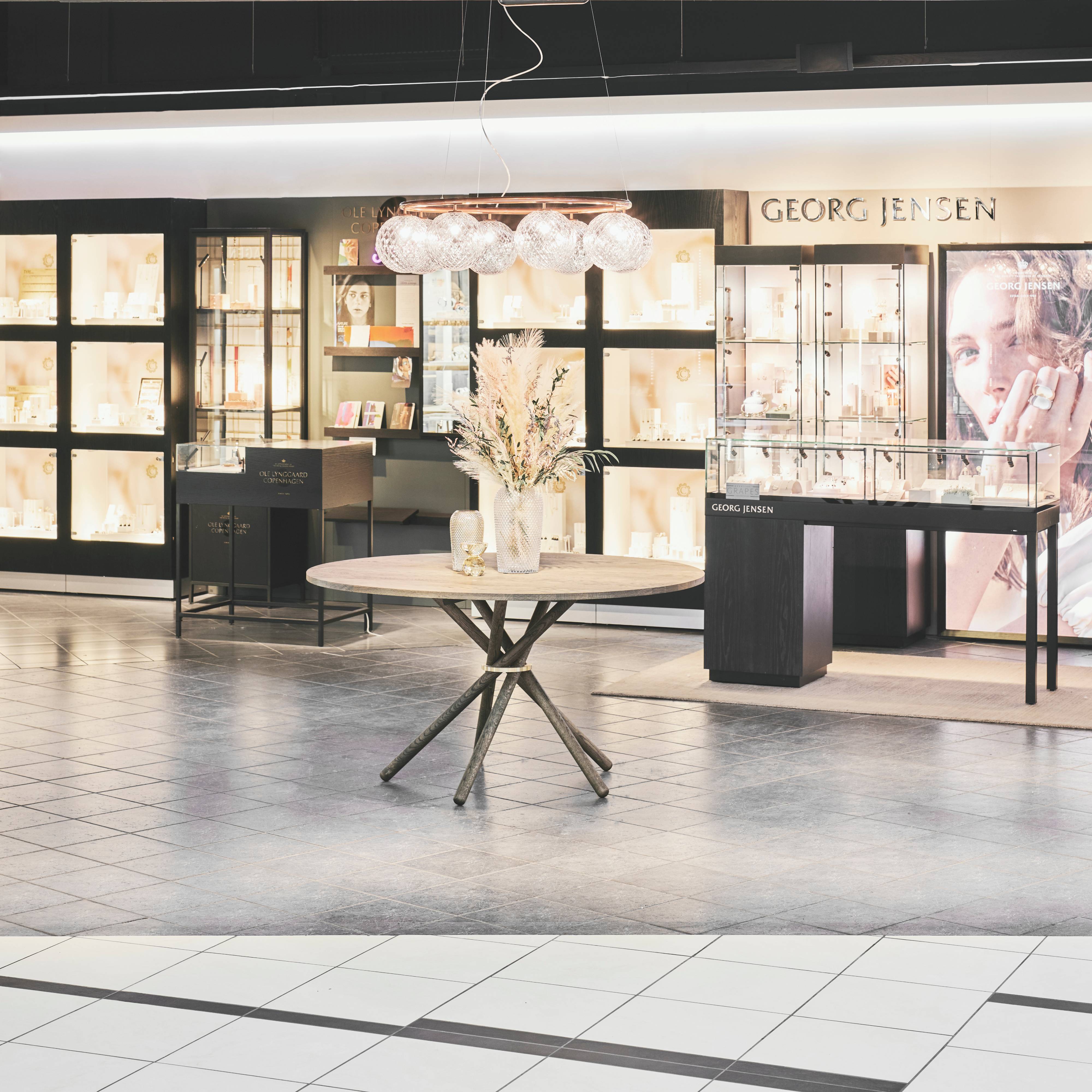 Miira 8 Circular Chandelier
