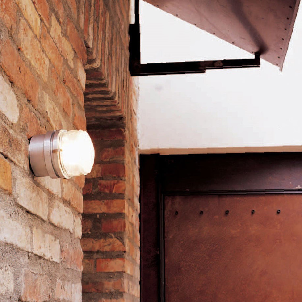 Fresnel Wall Lamp: Outdoor