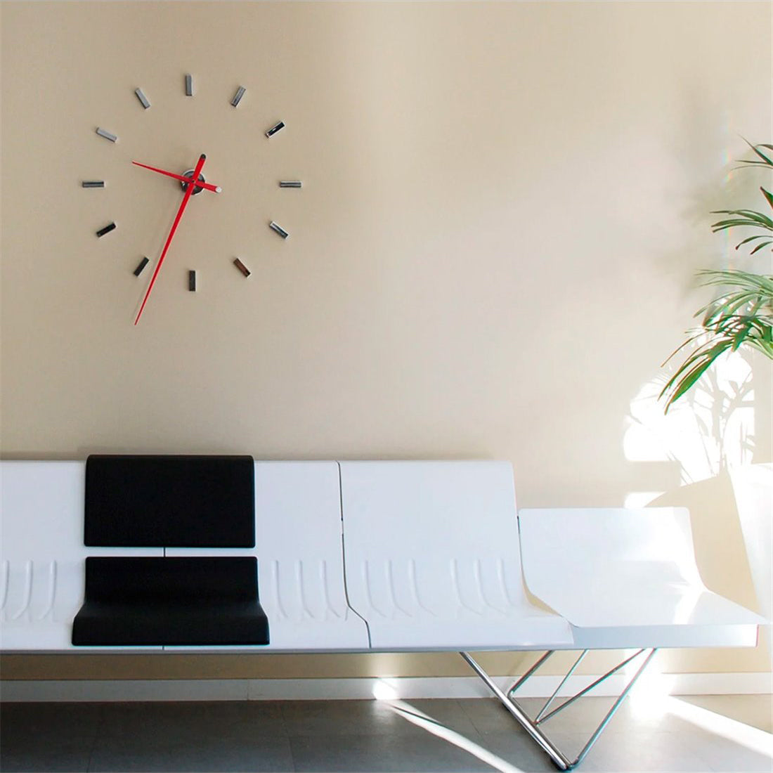 Tacón Wall Clock