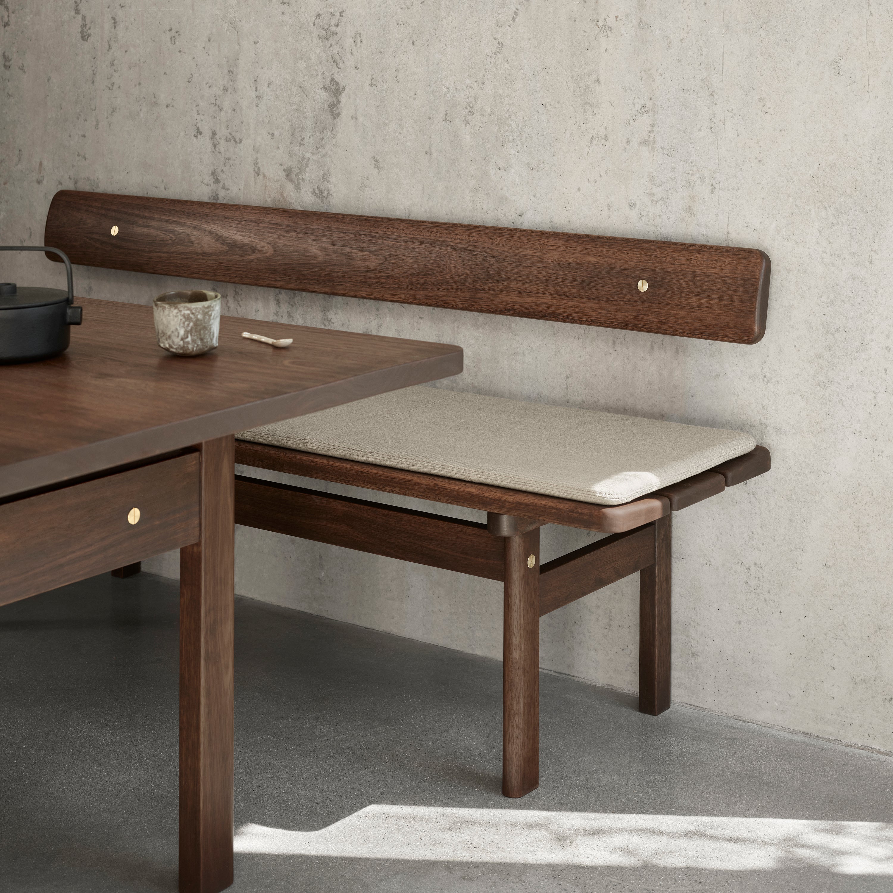 BM0698 Asserbo Dining Table