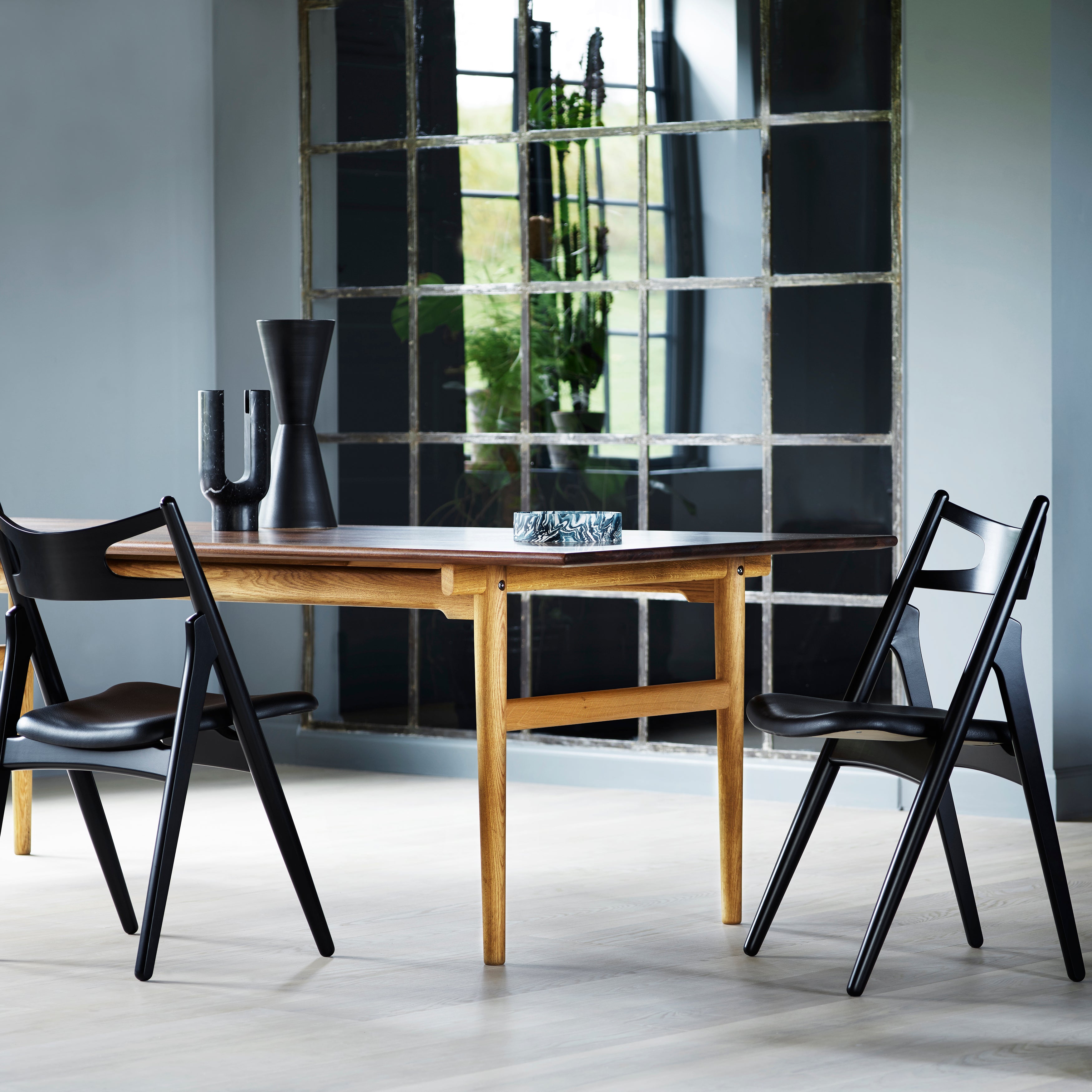 CH29P Sawbuck Chair: Oak