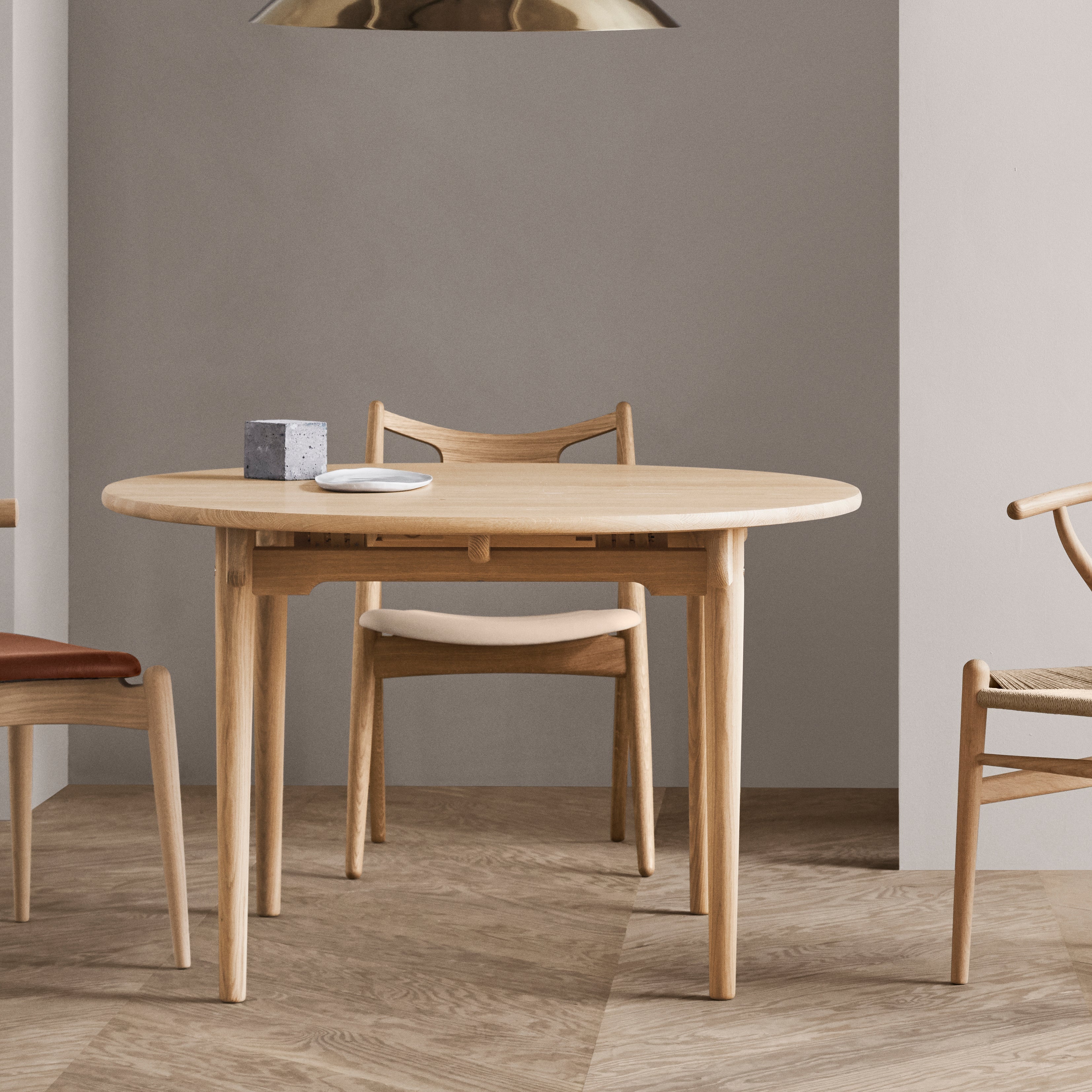 CH29P Sawbuck Chair: Oak