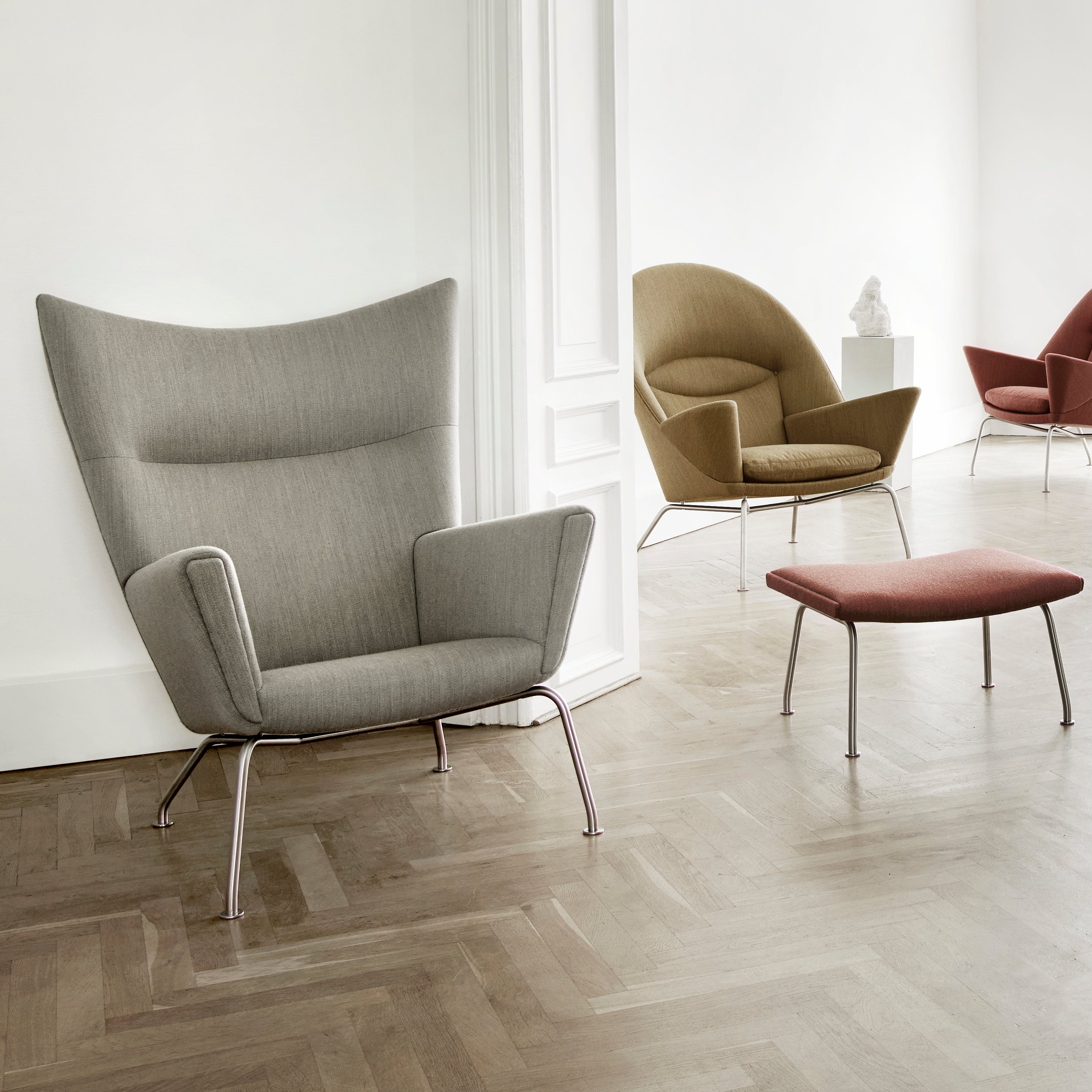 CH445 Wing Chair