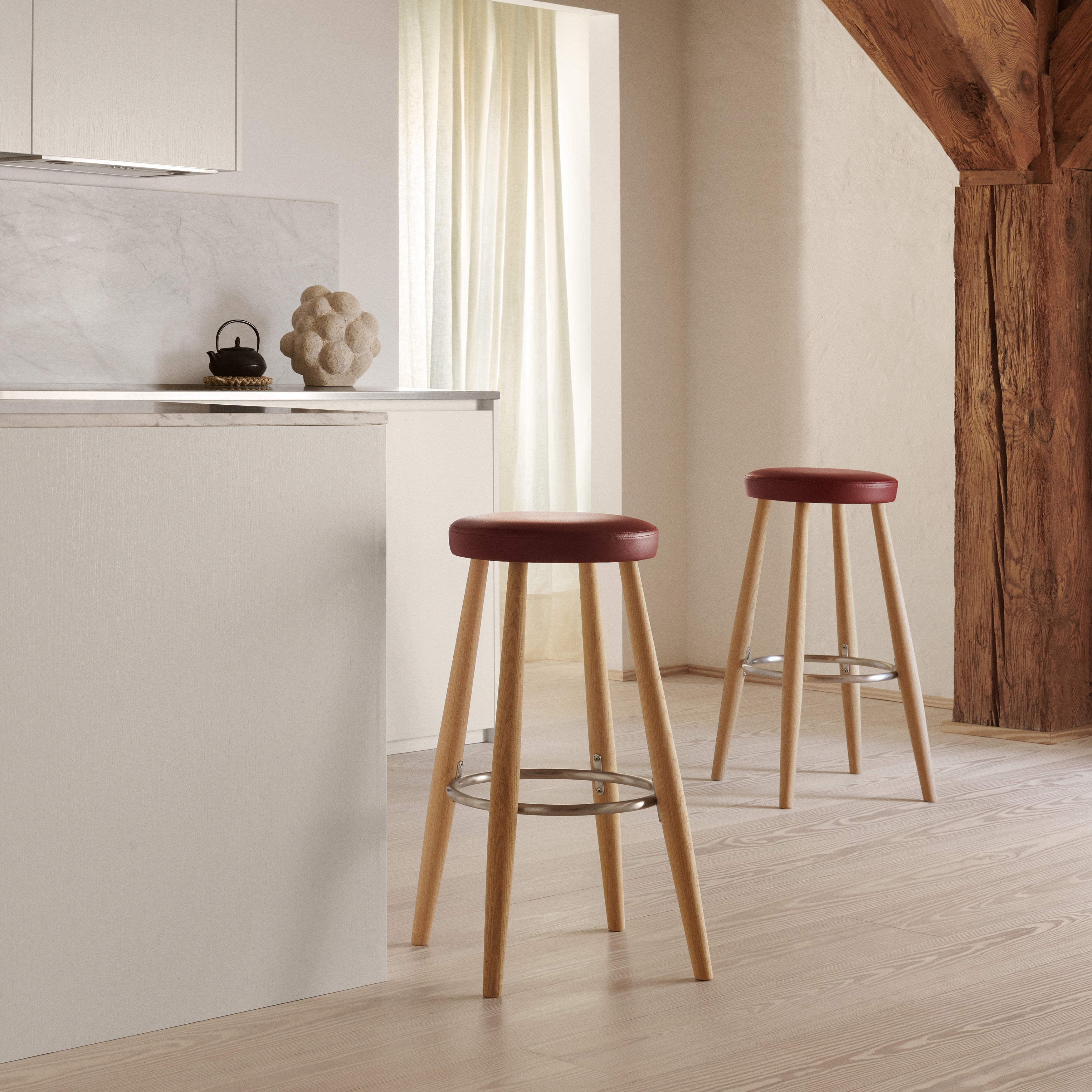 CH56 Bar + CH58 Counter Stool