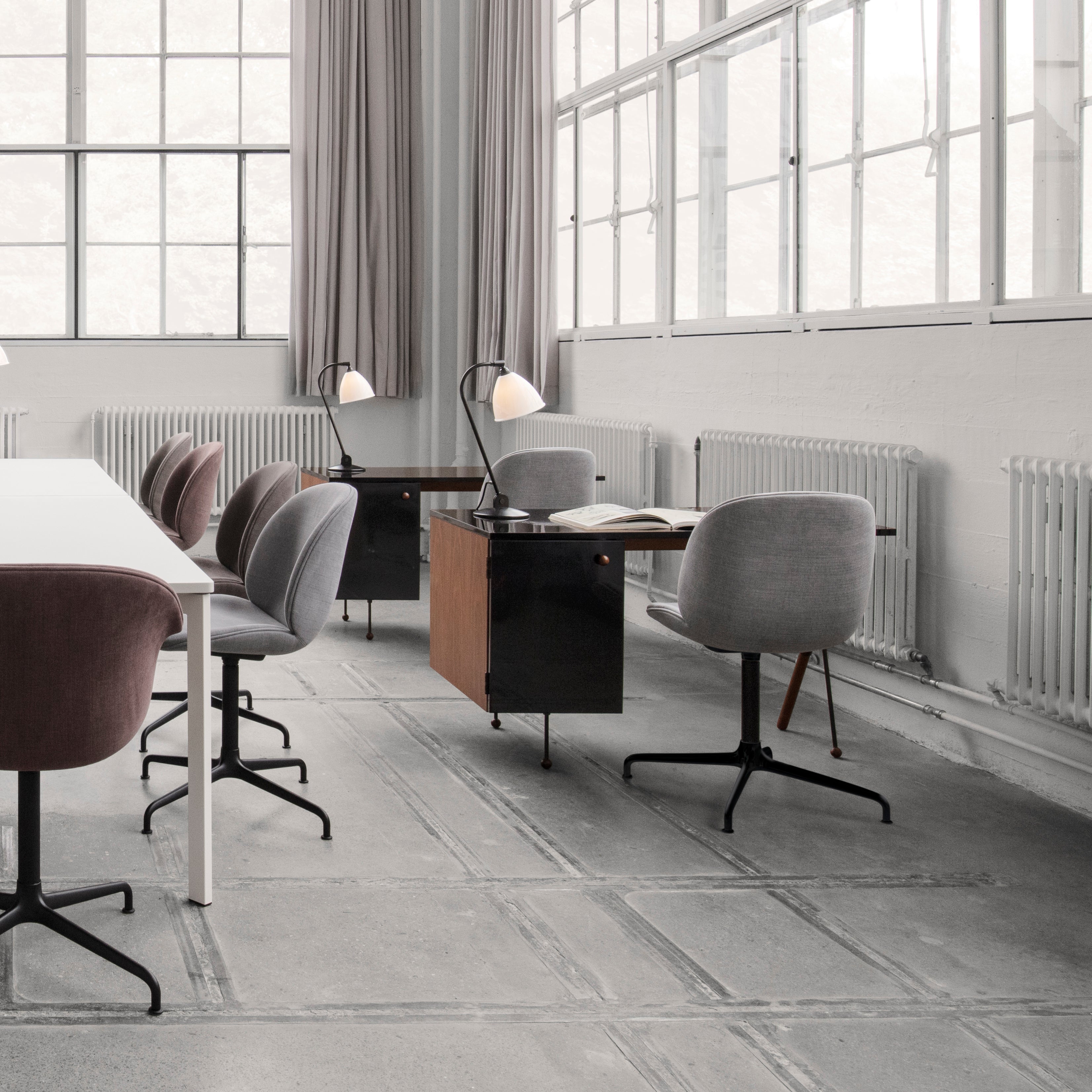 Beetle Meeting Chair: 4-Star Swivel Base + Full Upholstery