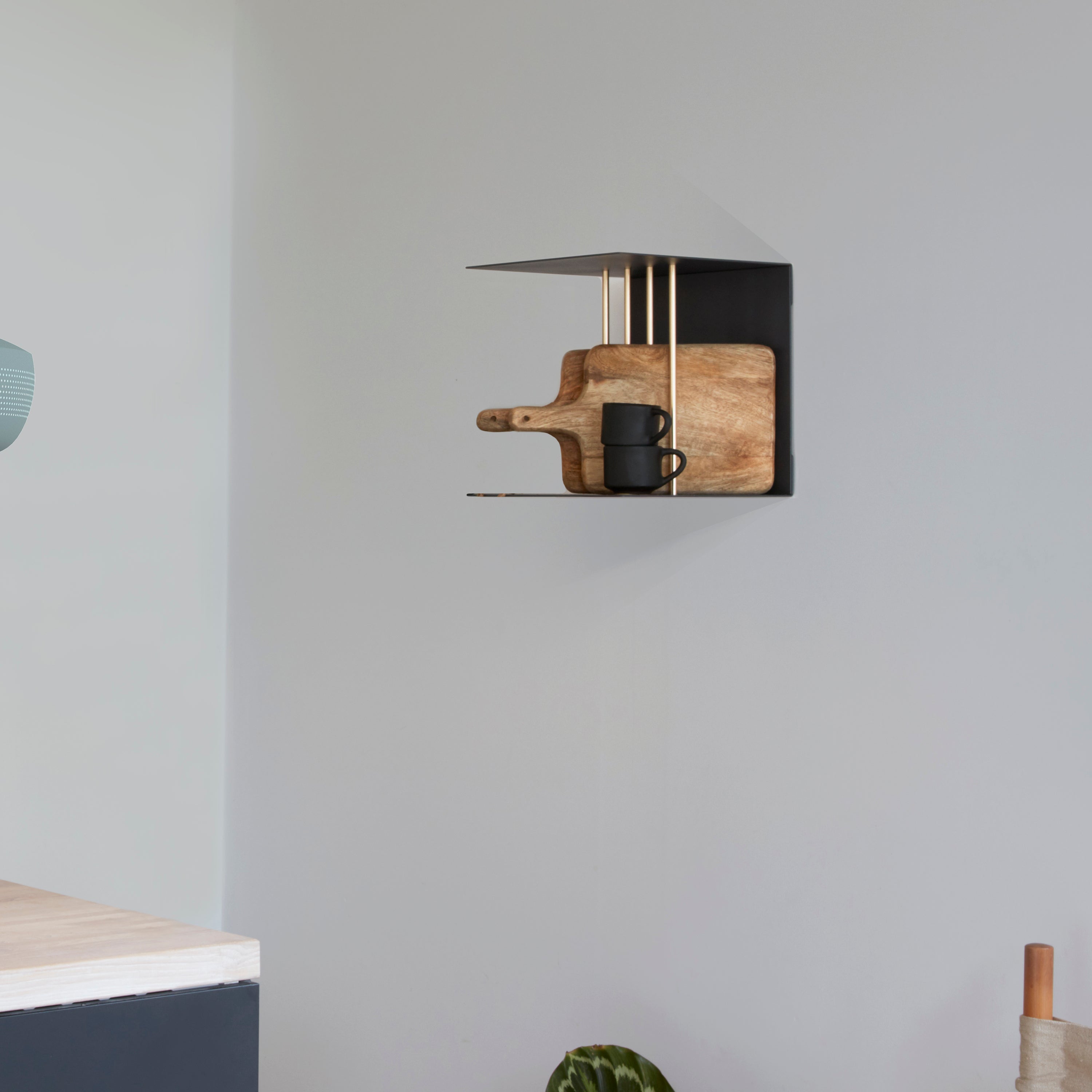 Teaser Shelf