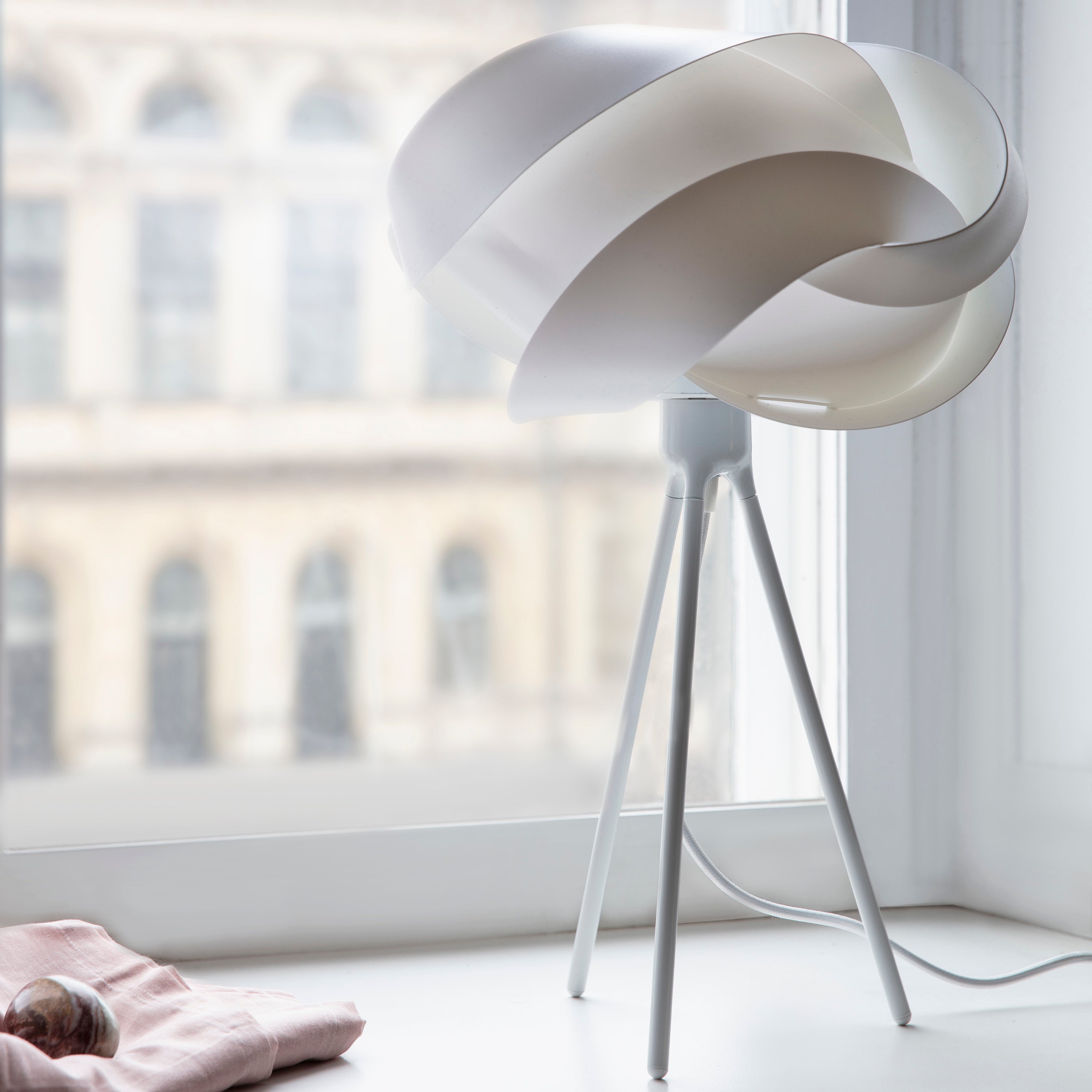 Ribbon Tripod Table Lamp