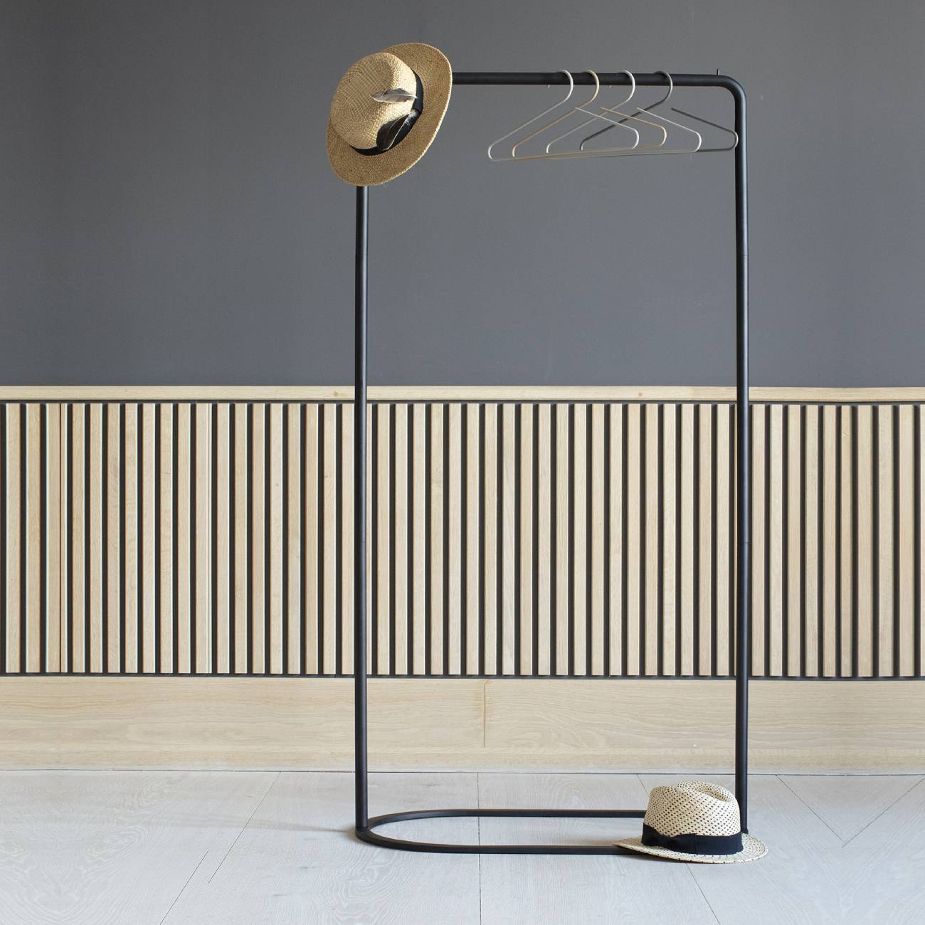 O&O Clothes Rack: Quick Ship